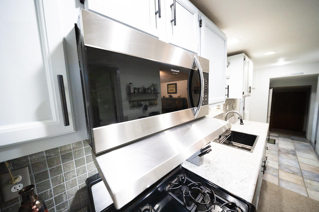 9728 Lakeview Drive Property Photo 24