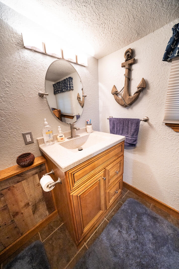 9728 Lakeview Drive Property Photo 31