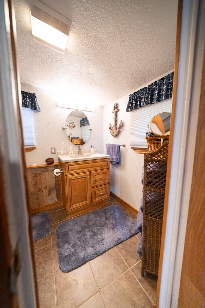 9728 Lakeview Drive Property Photo 33