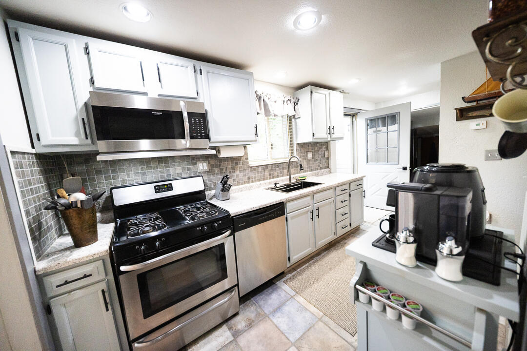 9728 Lakeview Drive Property Photo 38