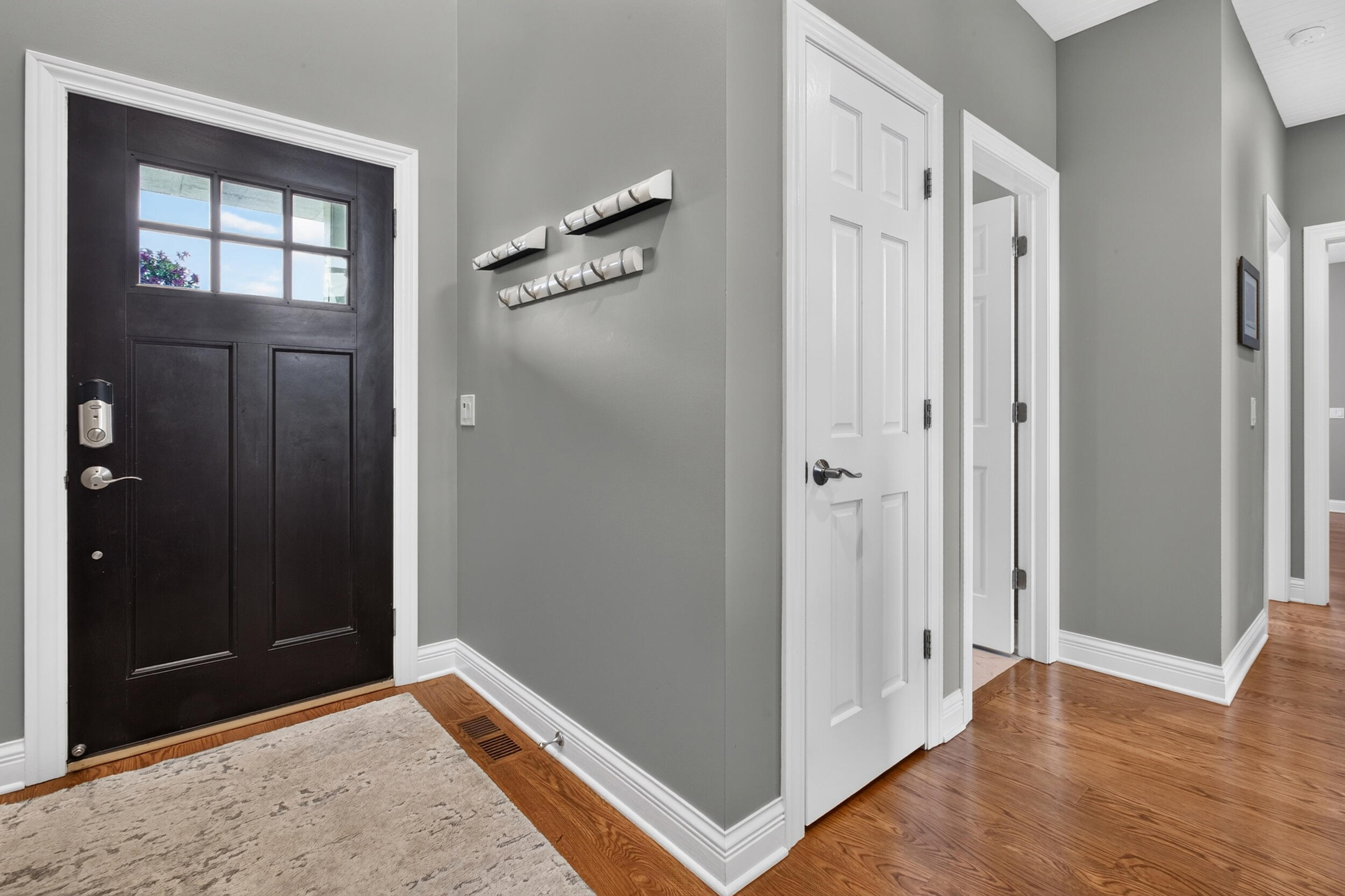 2545 Bay Pointe Drive Property Photo 4