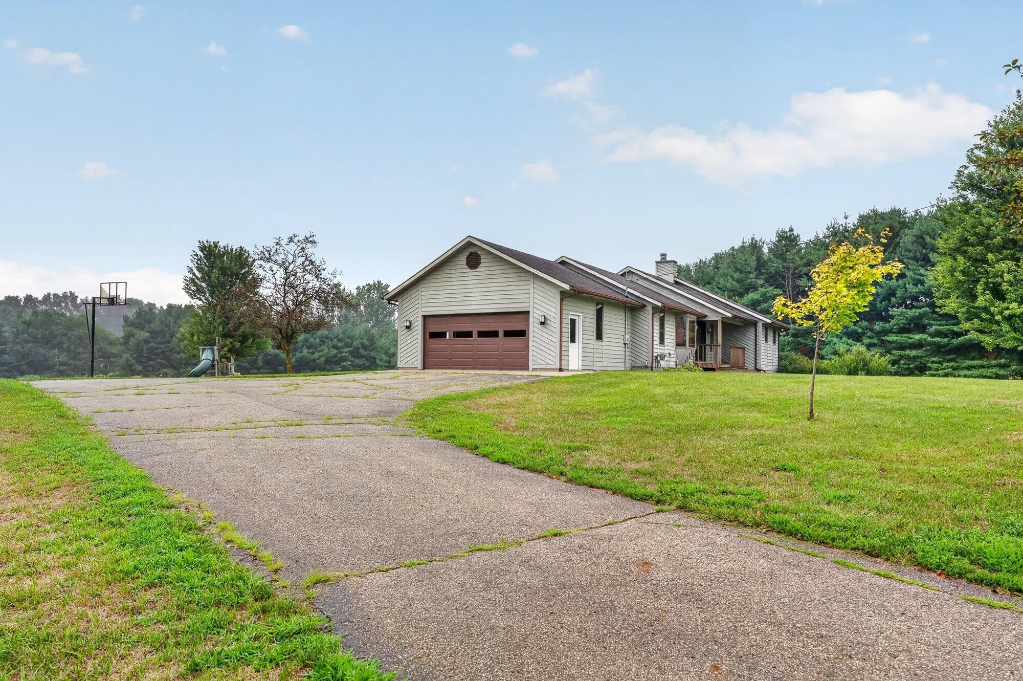 5430 E T Avenue Property Photo 3