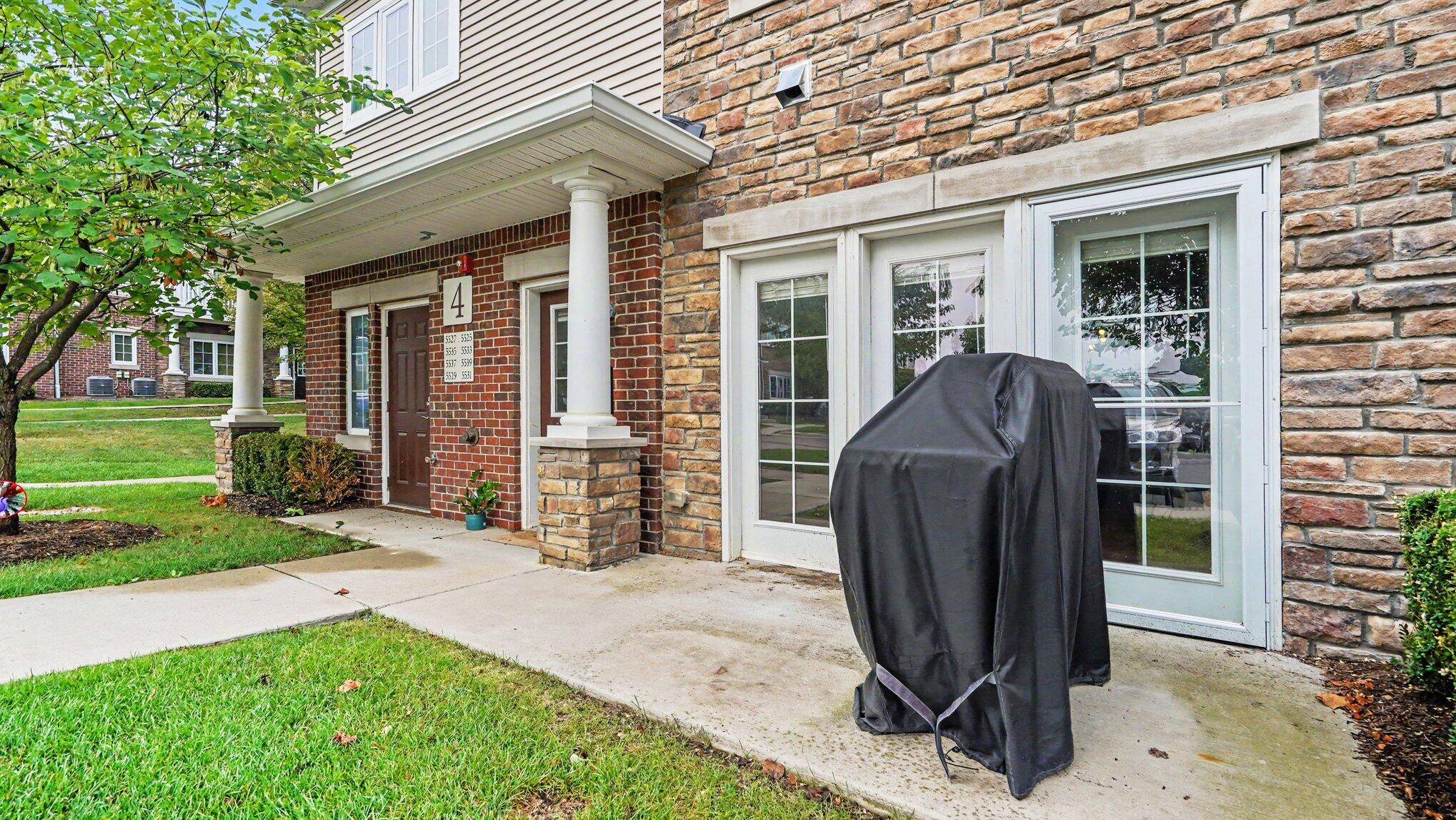 5527 Arbor Chase Drive Property Photo 3