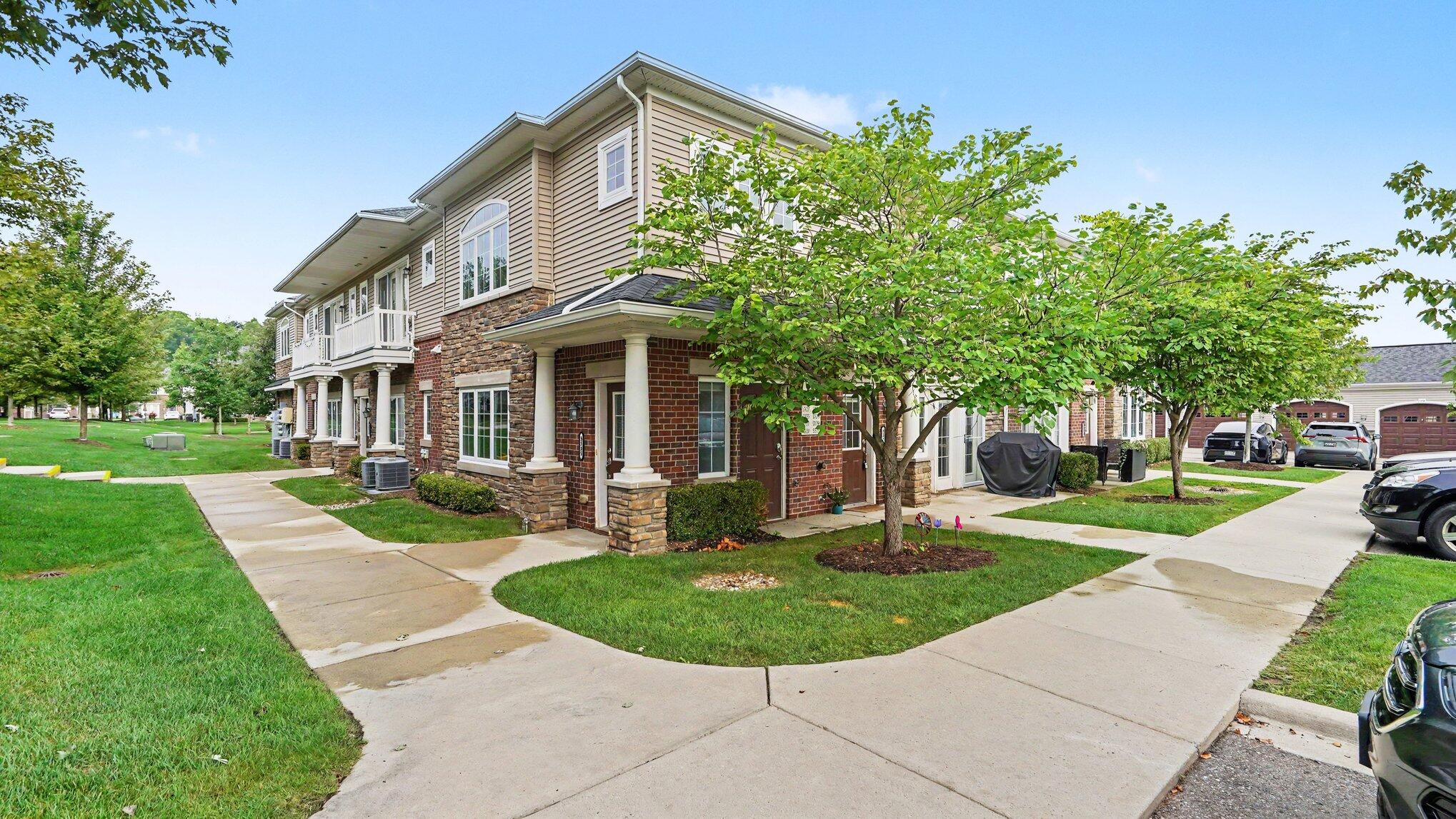 5527 Arbor Chase Drive Property Photo 4