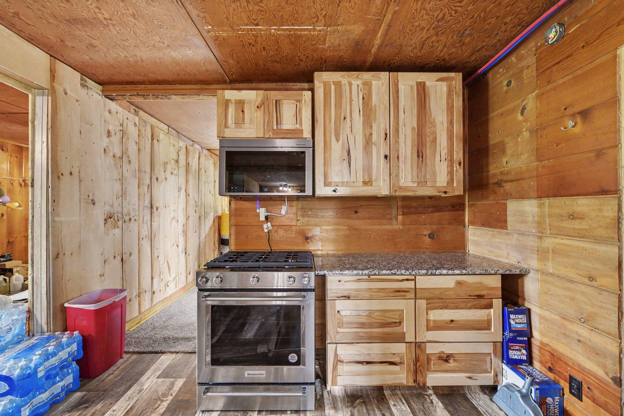 12599 Potter Road Property Photo 6