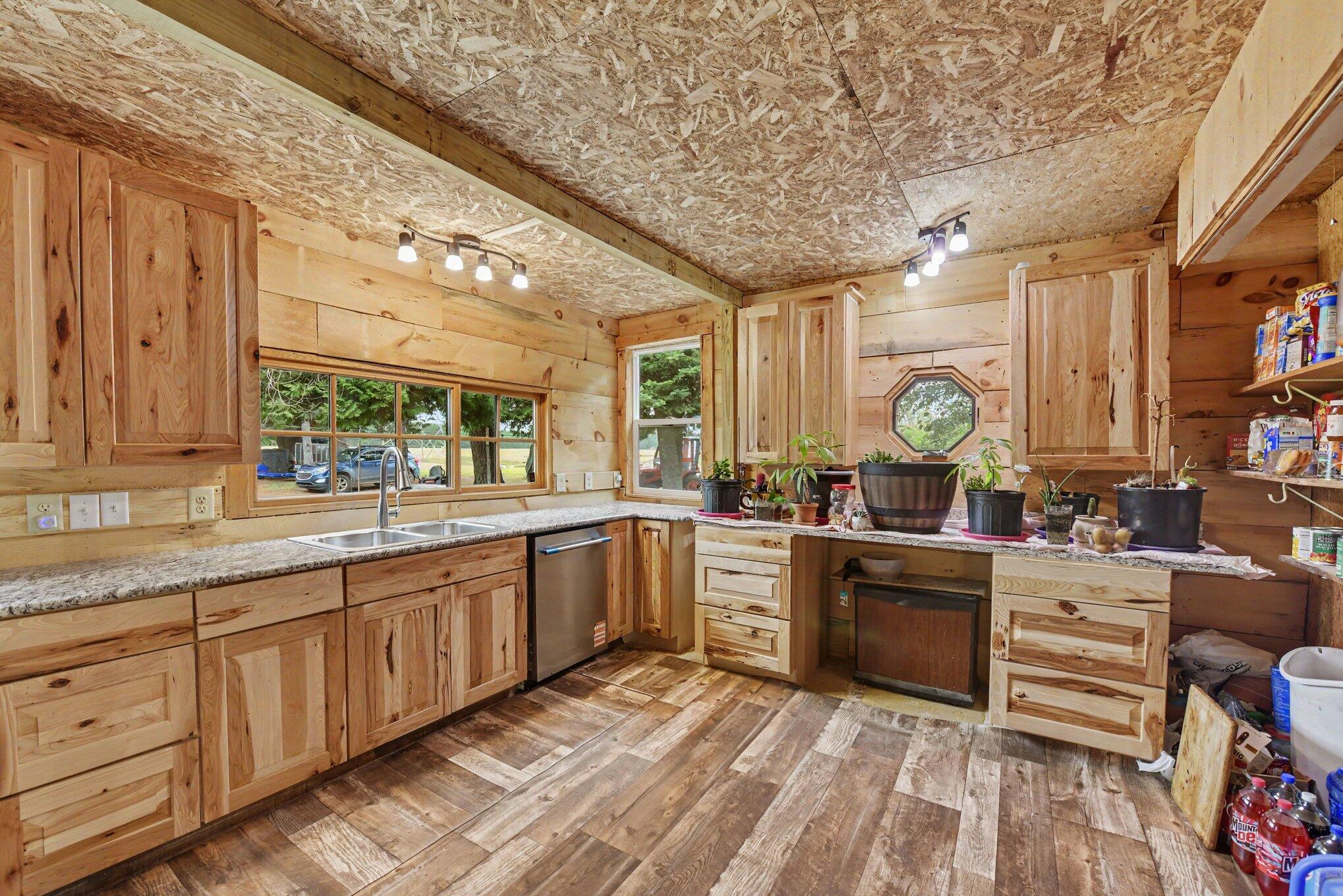 12599 Potter Road Property Photo 9