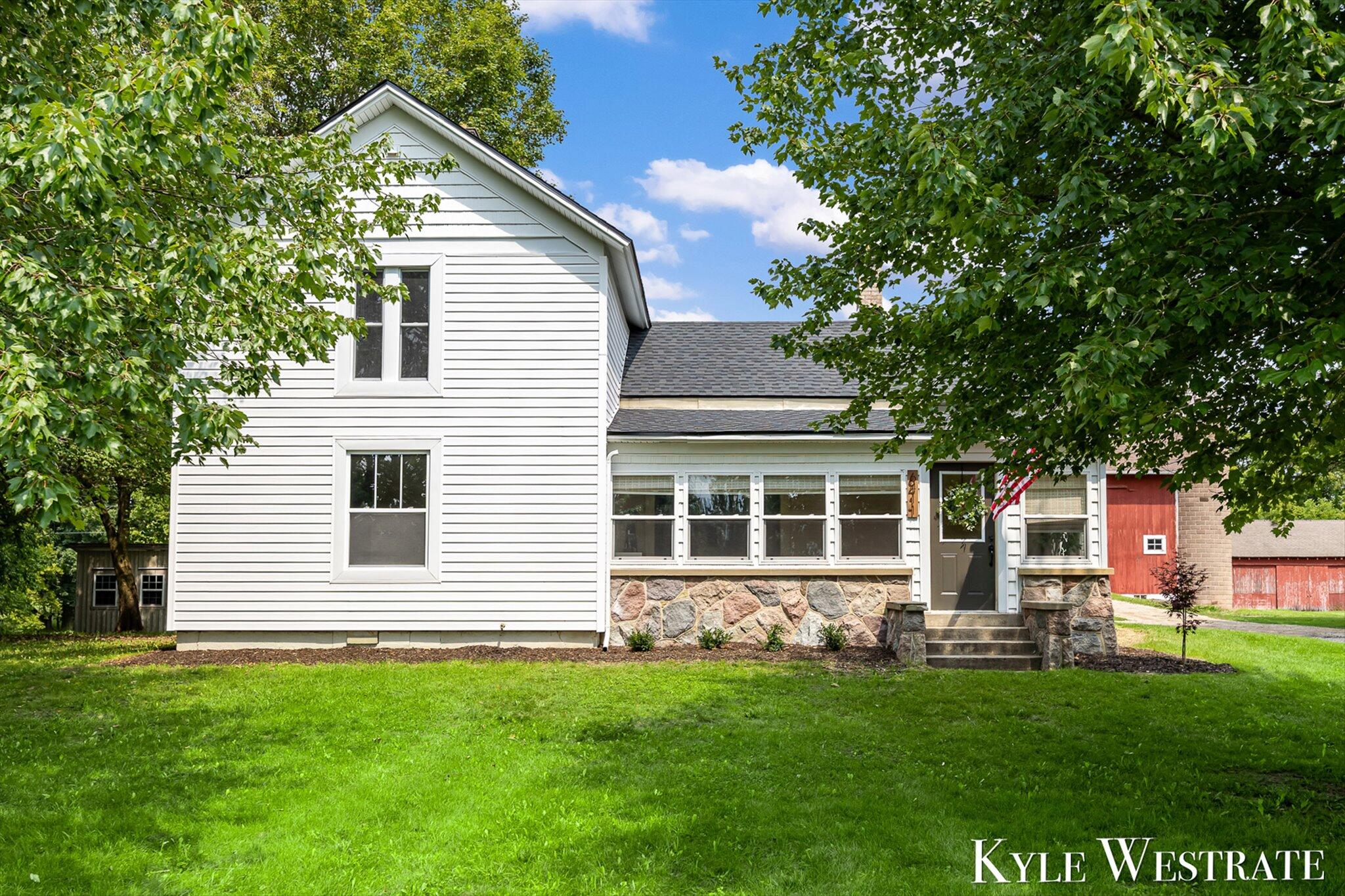 6411 11 Mile Road Ne Property Photo 1