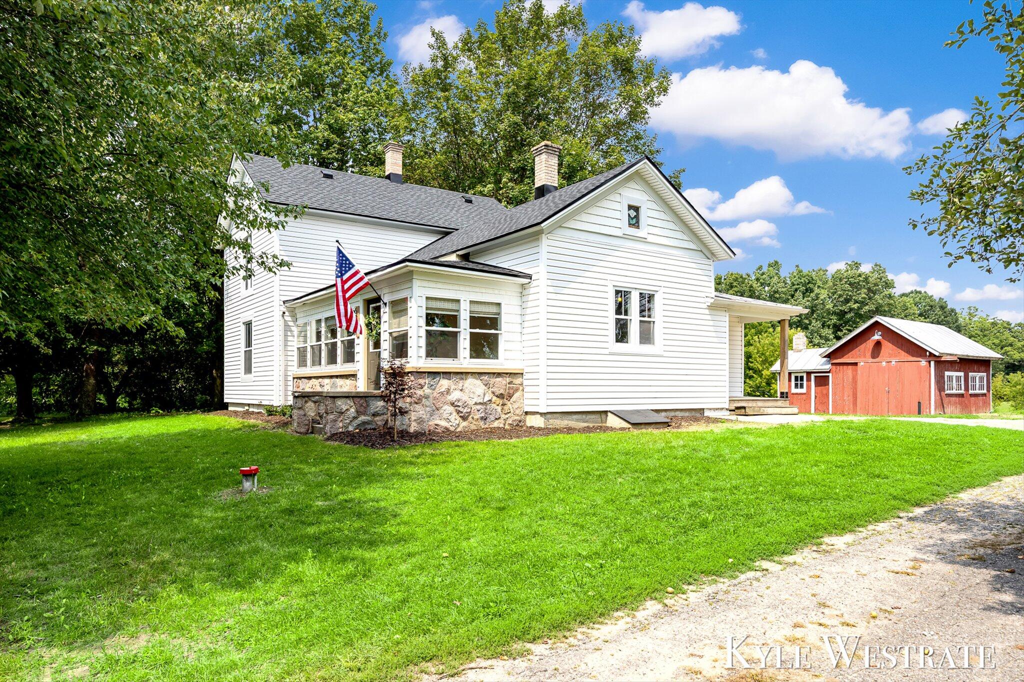 6411 11 Mile Road Ne Property Photo 3