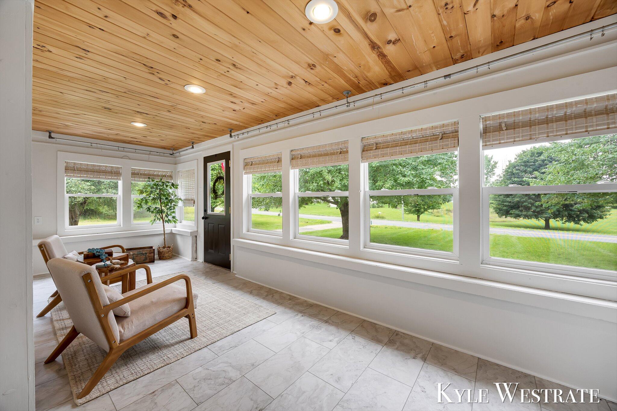 6411 11 Mile Road Ne Property Photo 9
