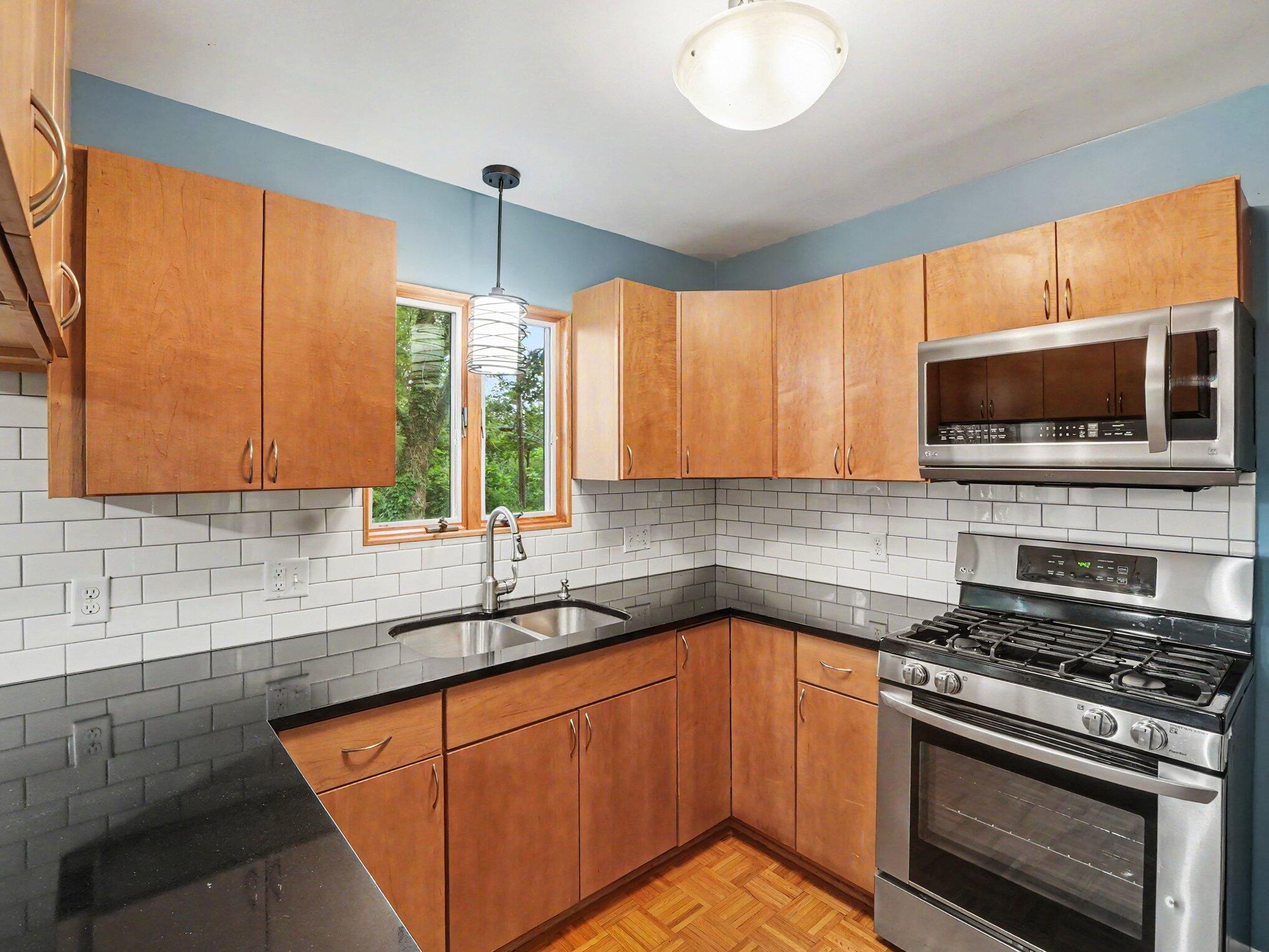 2004 Suffolk Avenue Property Photo 6