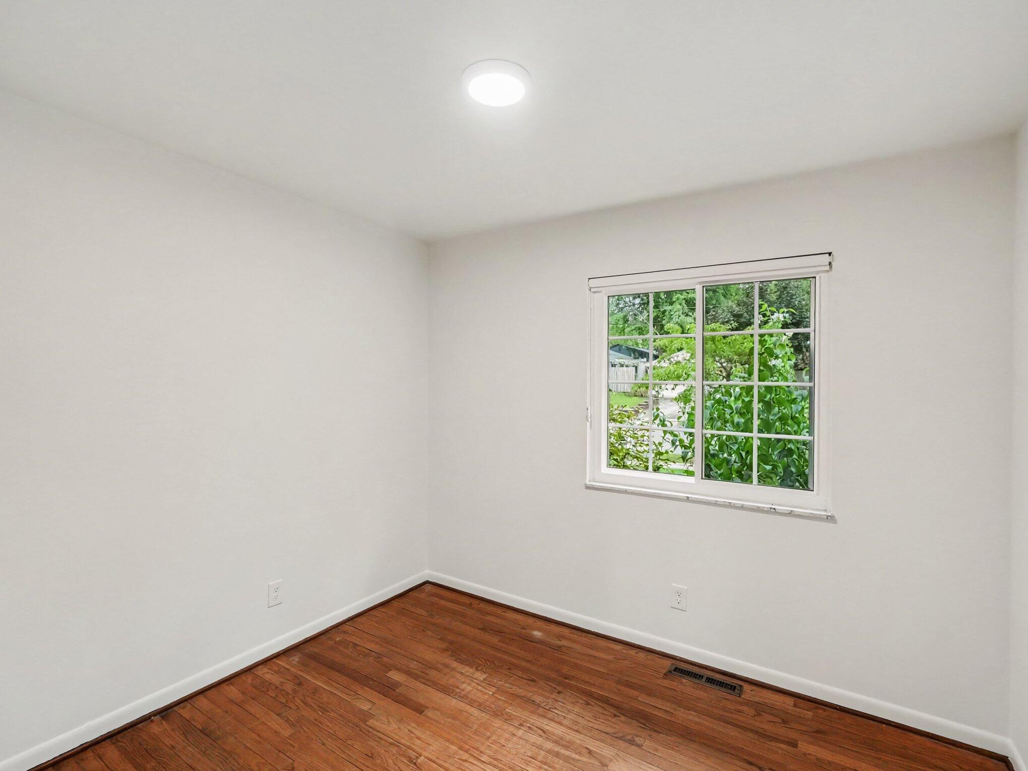 2004 Suffolk Avenue Property Photo 10