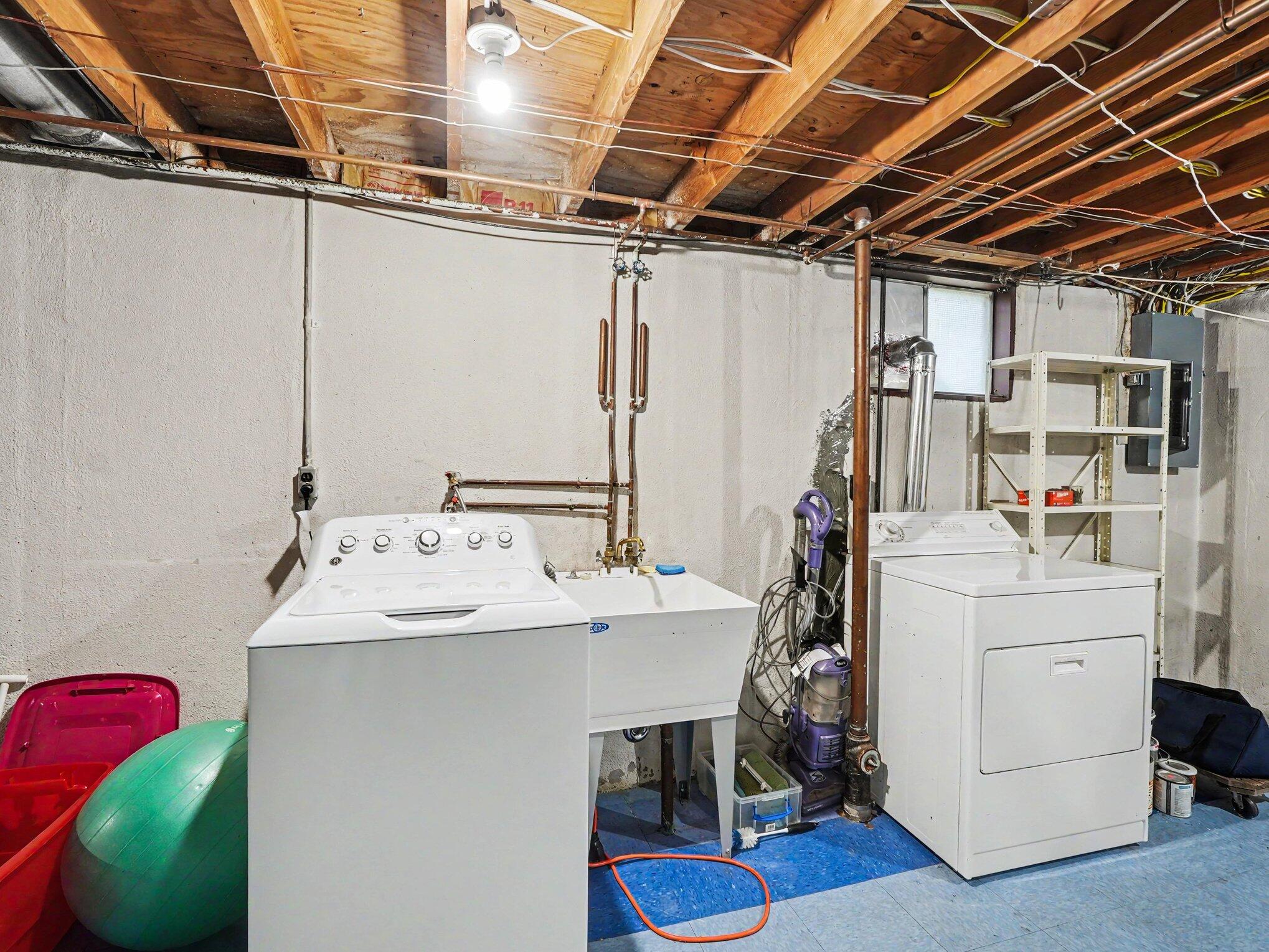 2004 Suffolk Avenue Property Photo 18