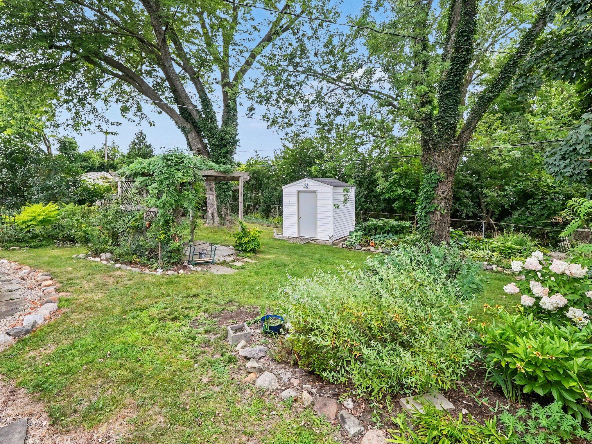2004 Suffolk Avenue Property Photo 26