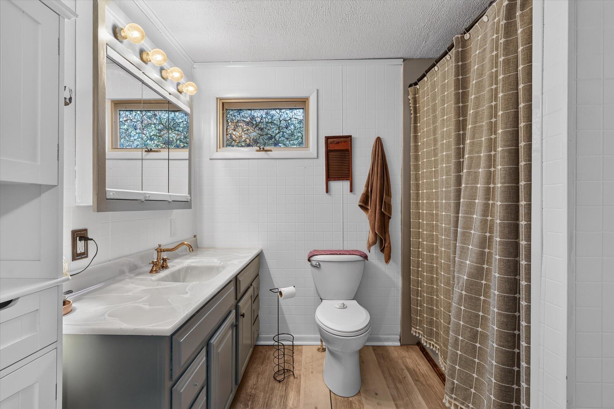 8601 Almena Drive Property Photo 10