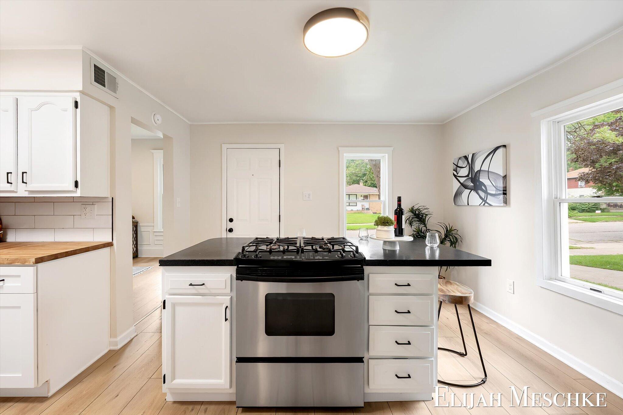 801 Coldbrook Street Ne Property Photo 12