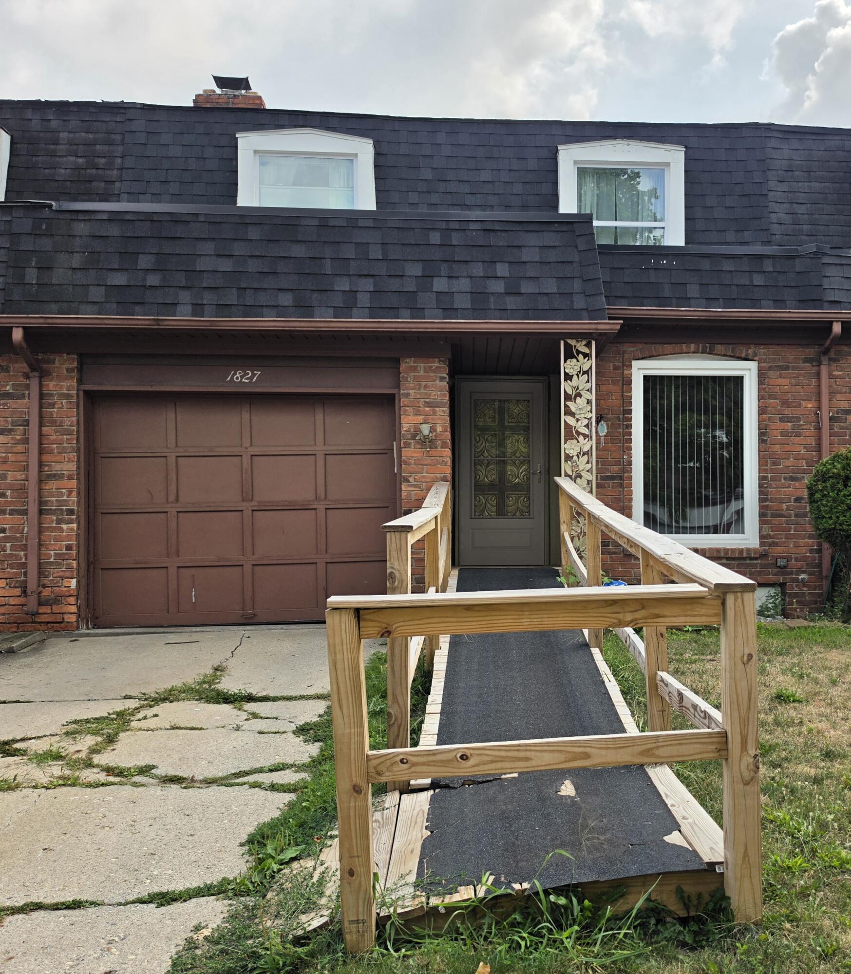 1827 Willowbrook Circle Property Photo 1