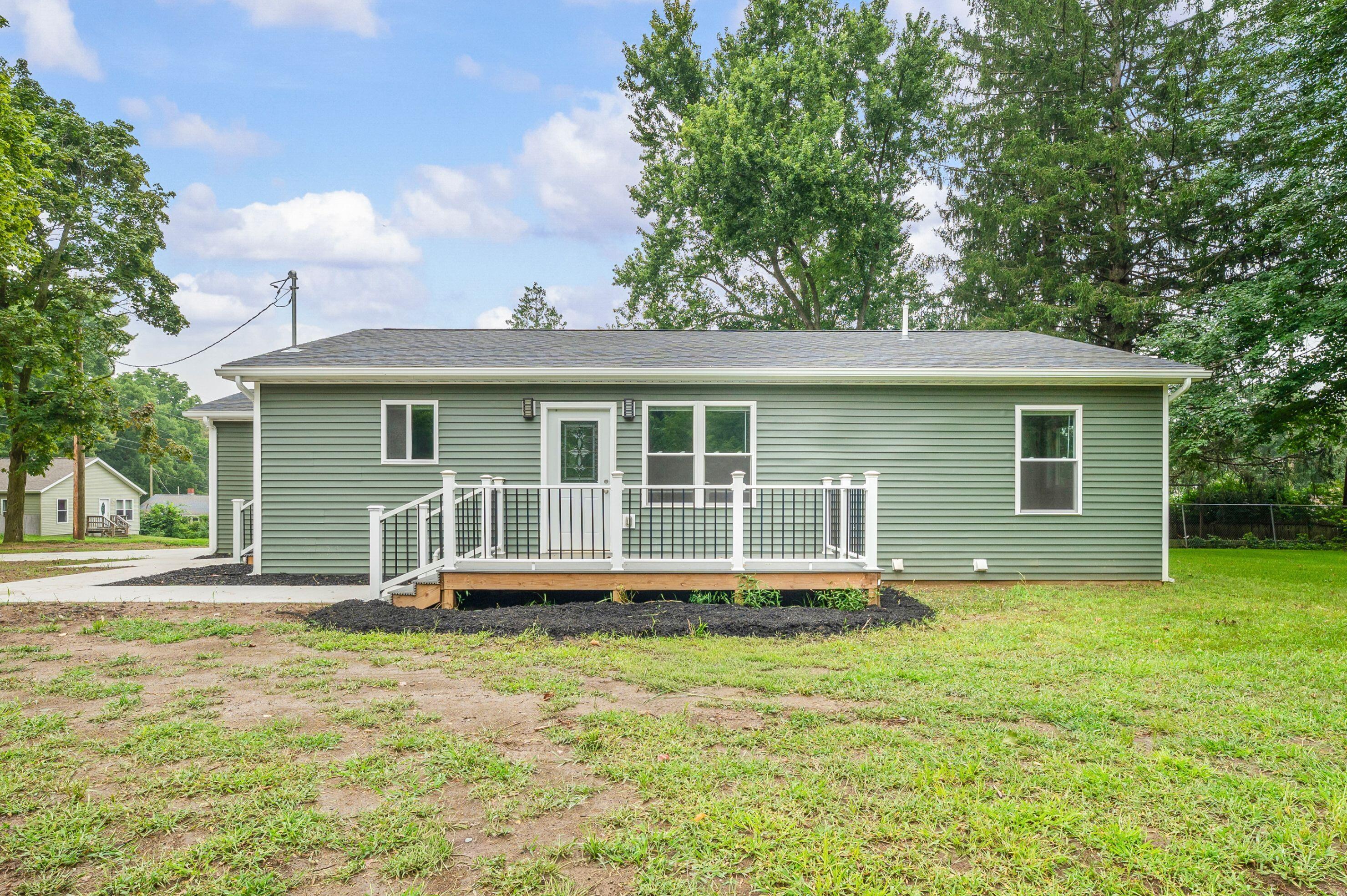 584 1st Court Property Photo 1