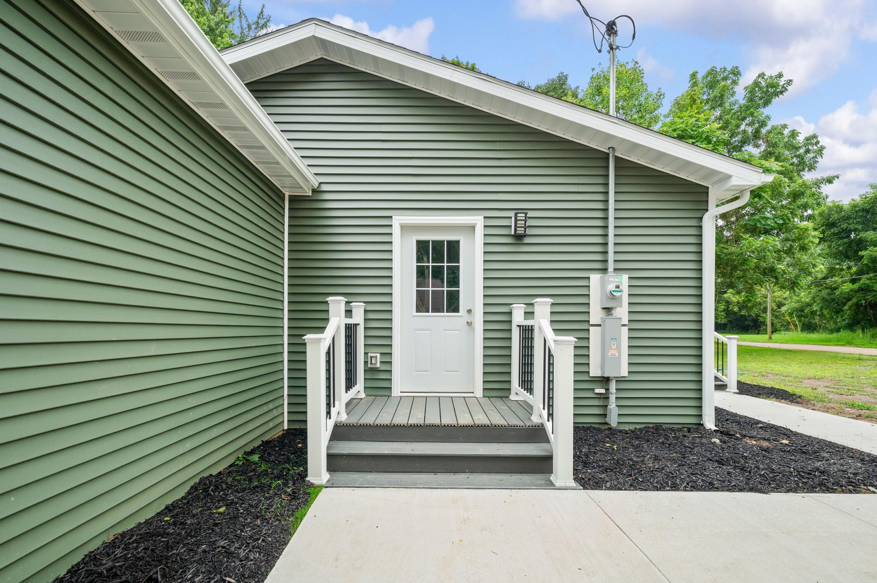 584 1st Court Property Photo 2