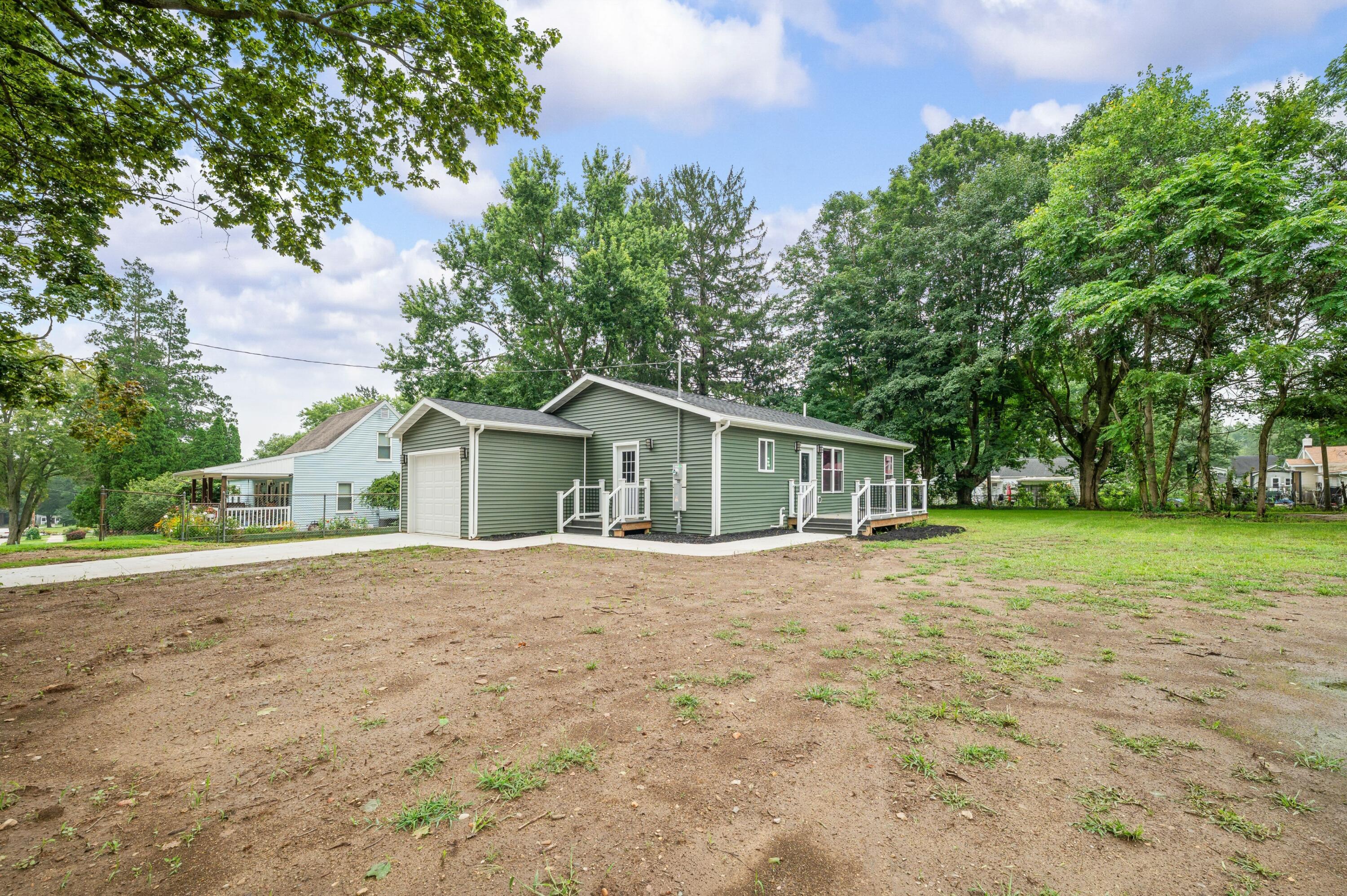 584 1st Court Property Photo 4