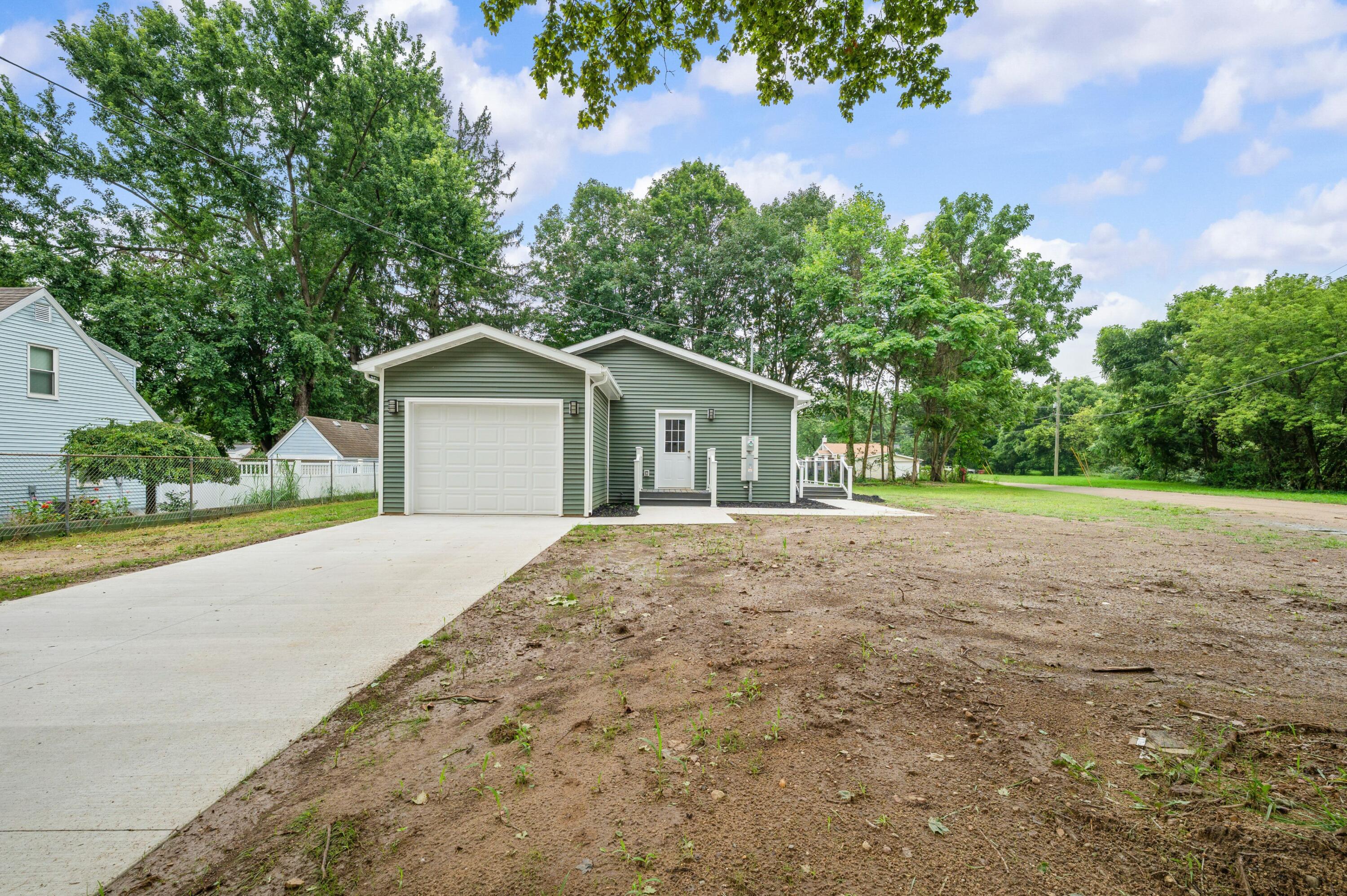 584 1st Court Property Photo 5