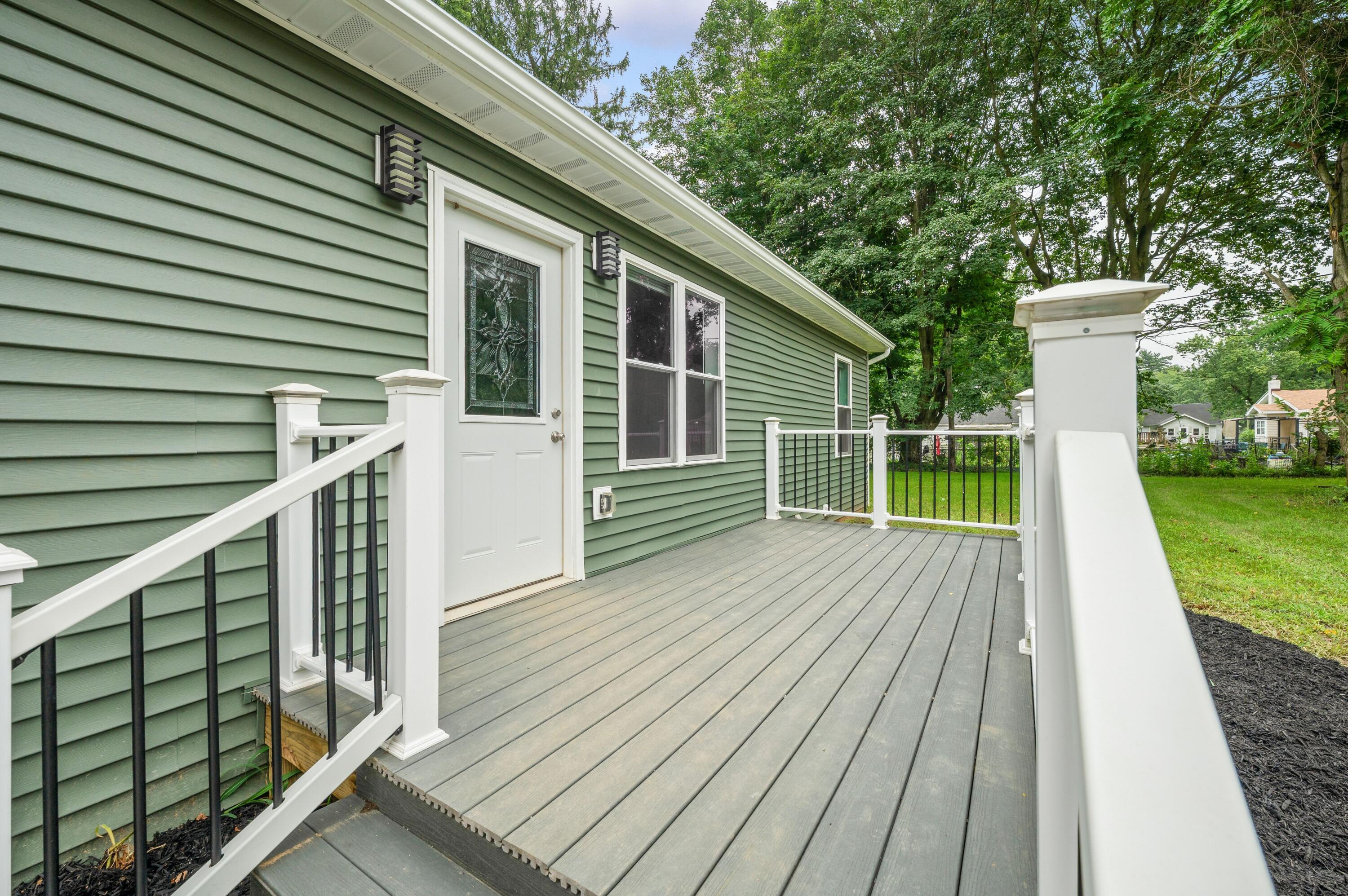 584 1st Court Property Photo 6