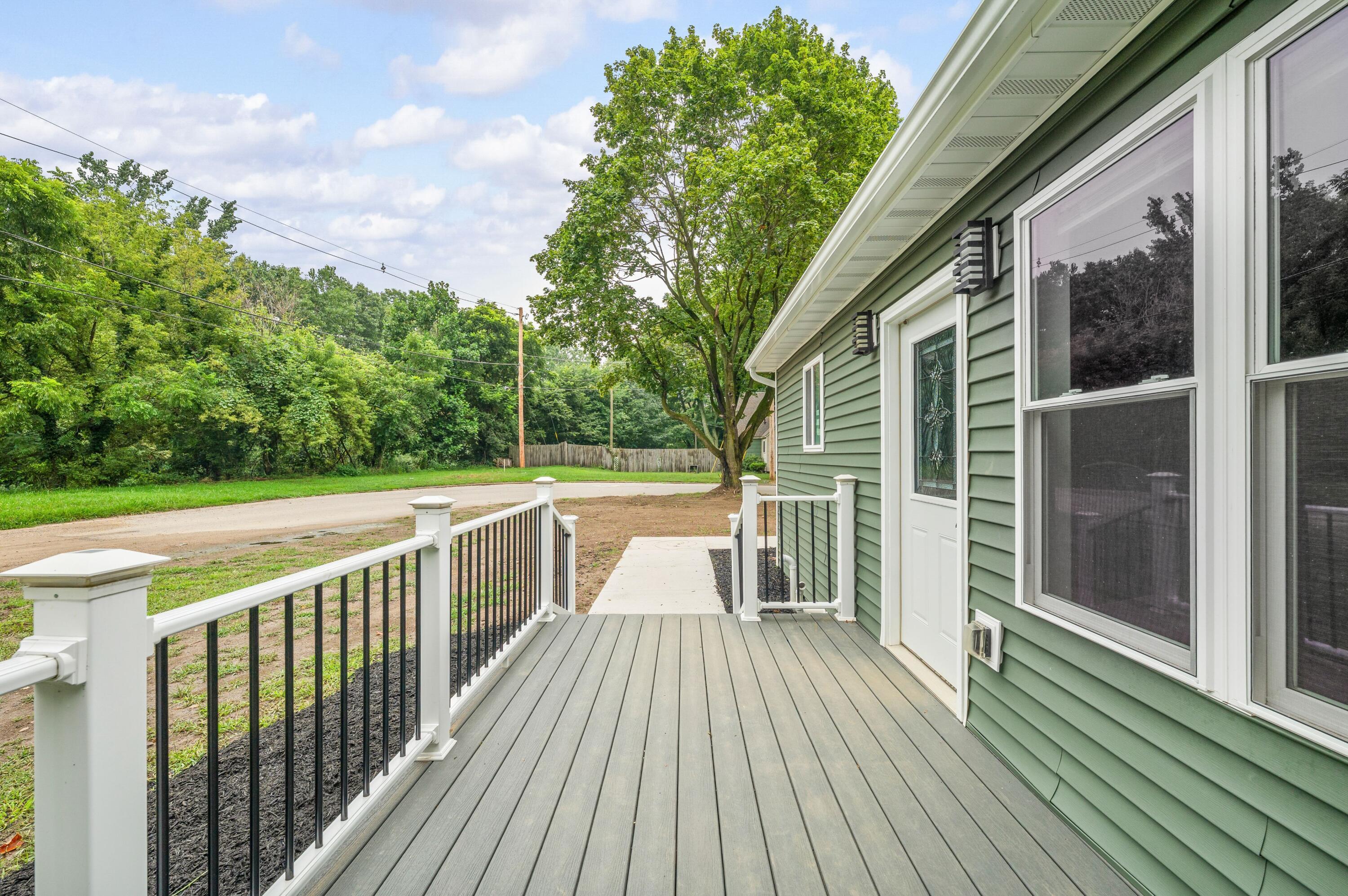 584 1st Court Property Photo 7