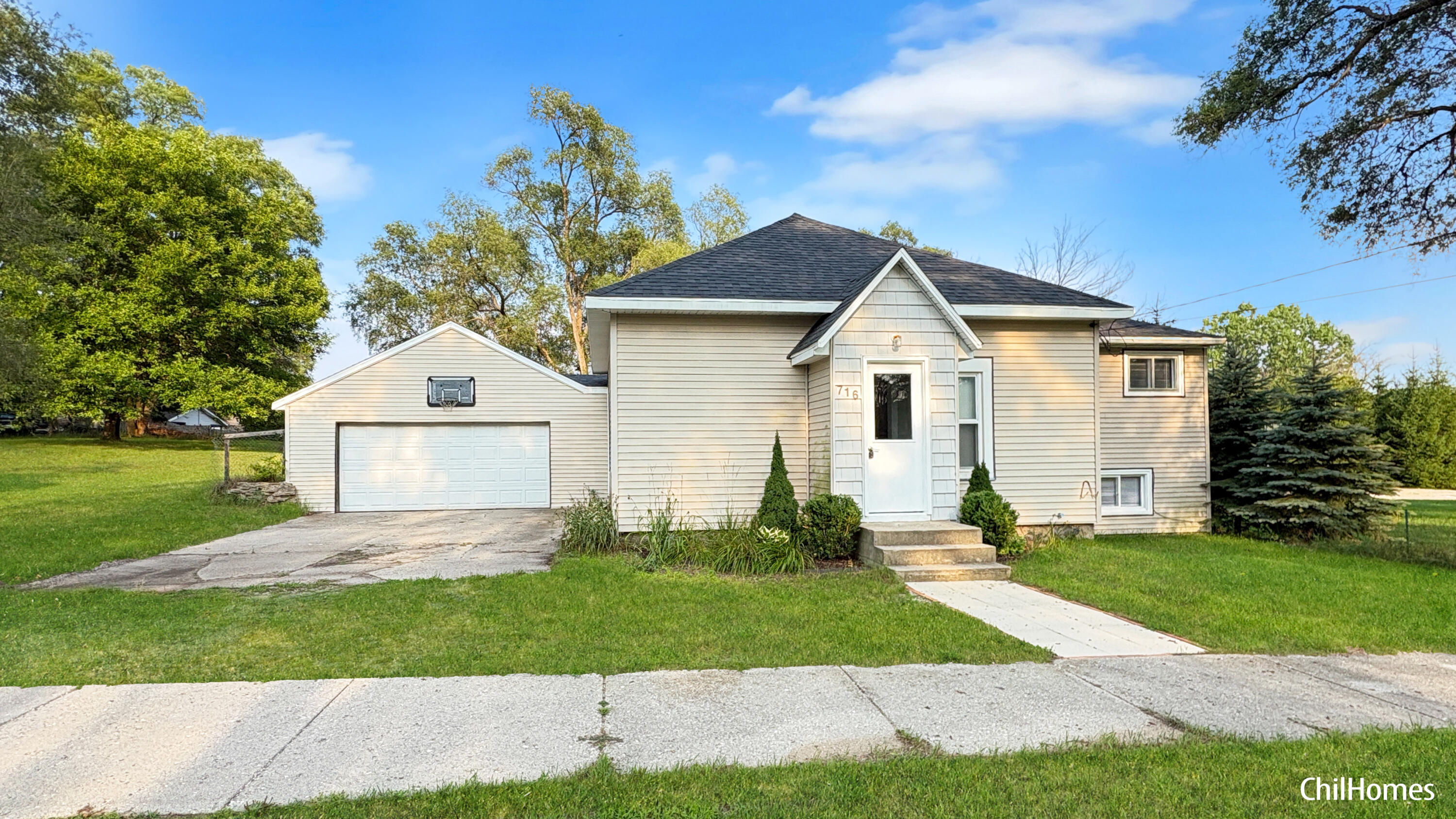 716 Root Street Property Photo 1