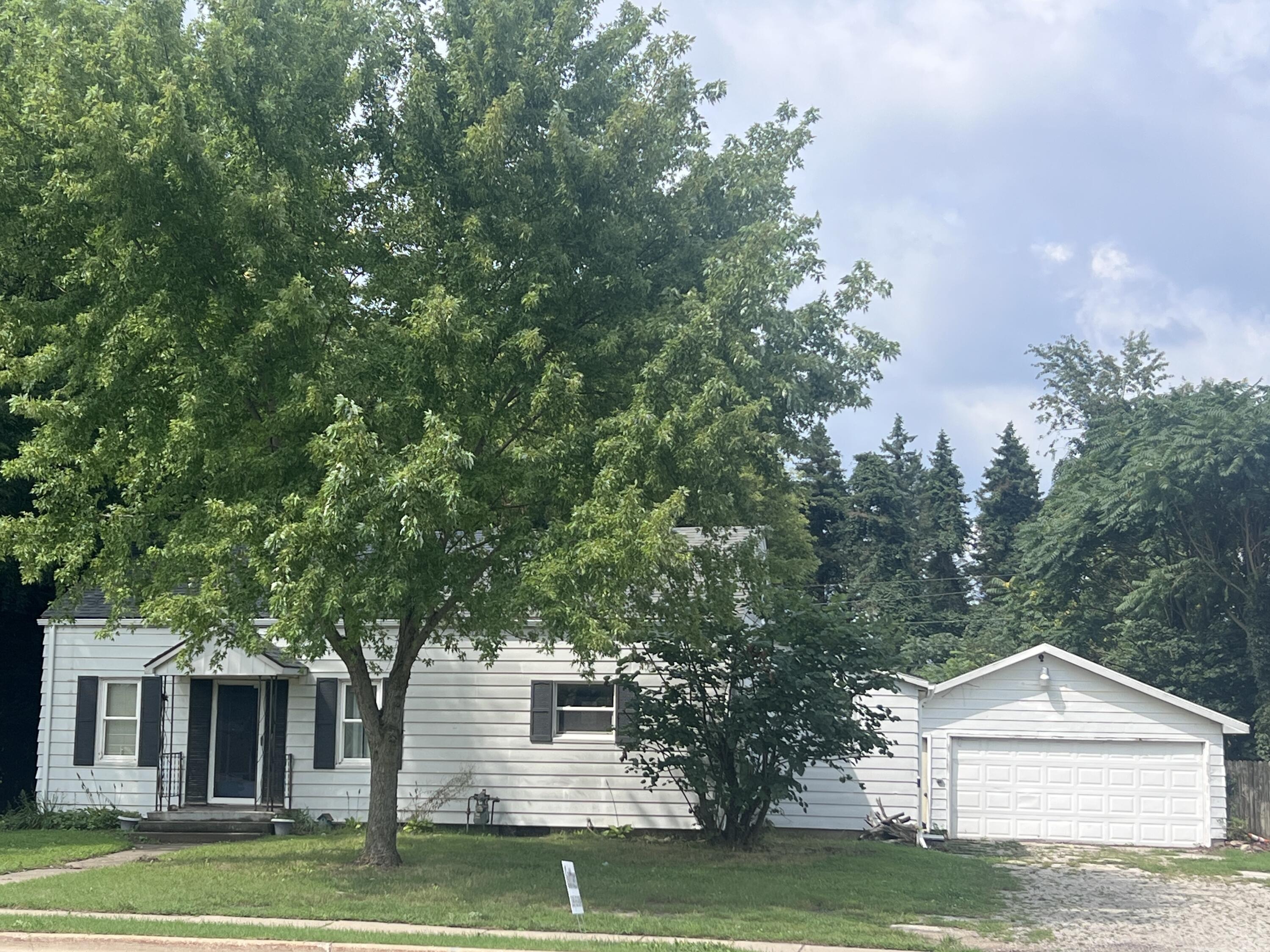 703 E Front Street Property Photo 1