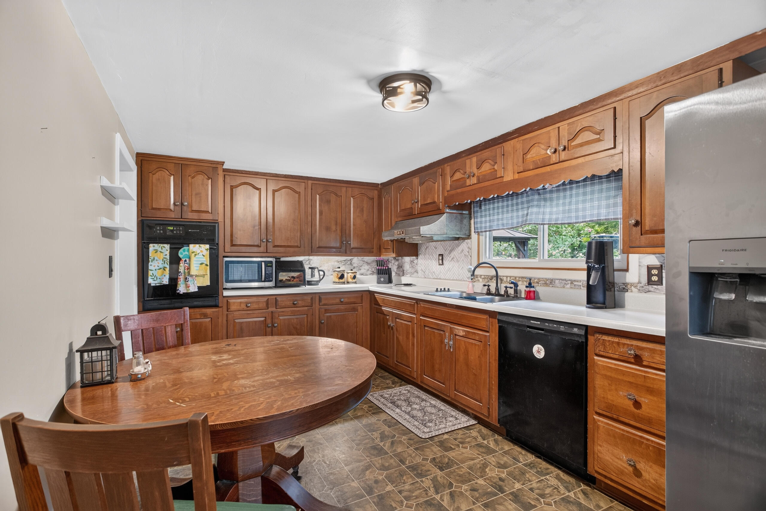 6496 Bowerman Road Property Photo 3