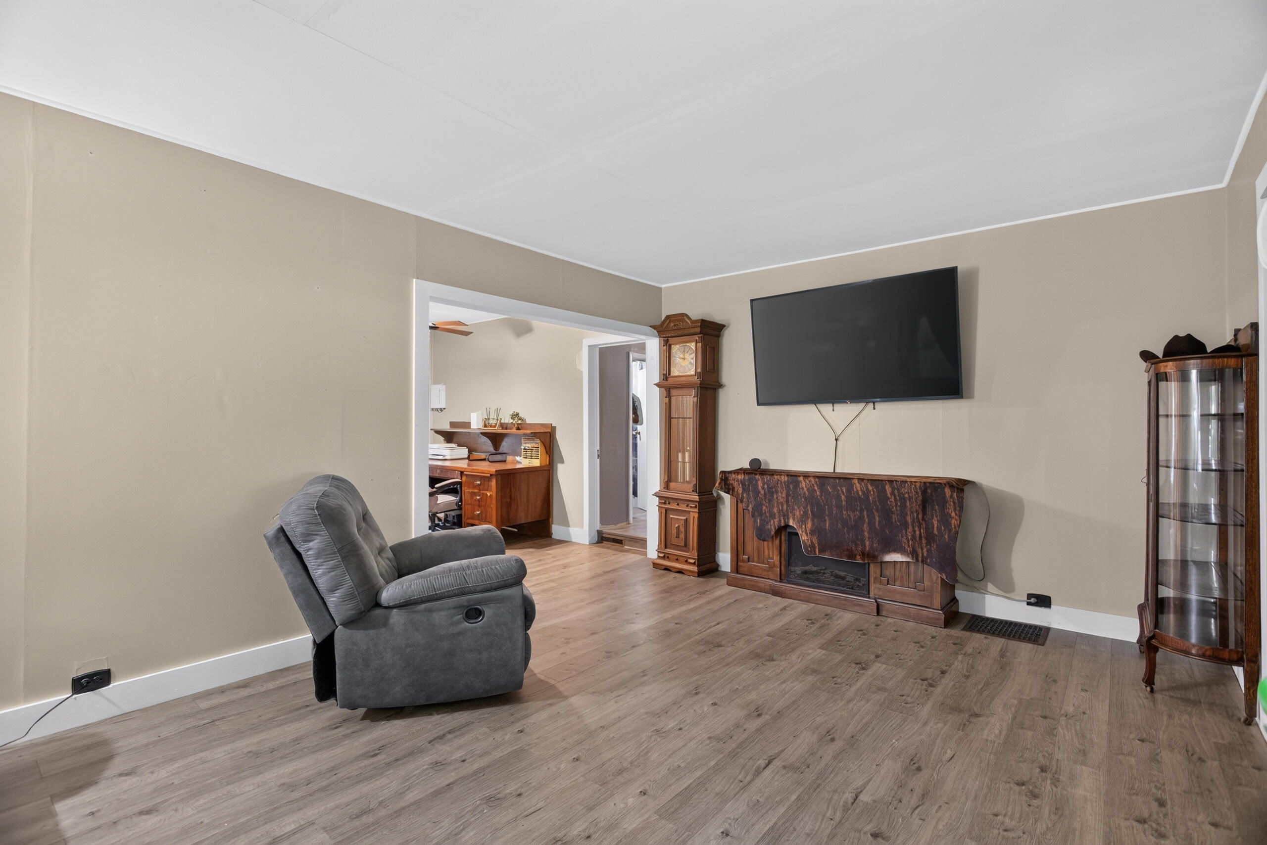 6496 Bowerman Road Property Photo 5
