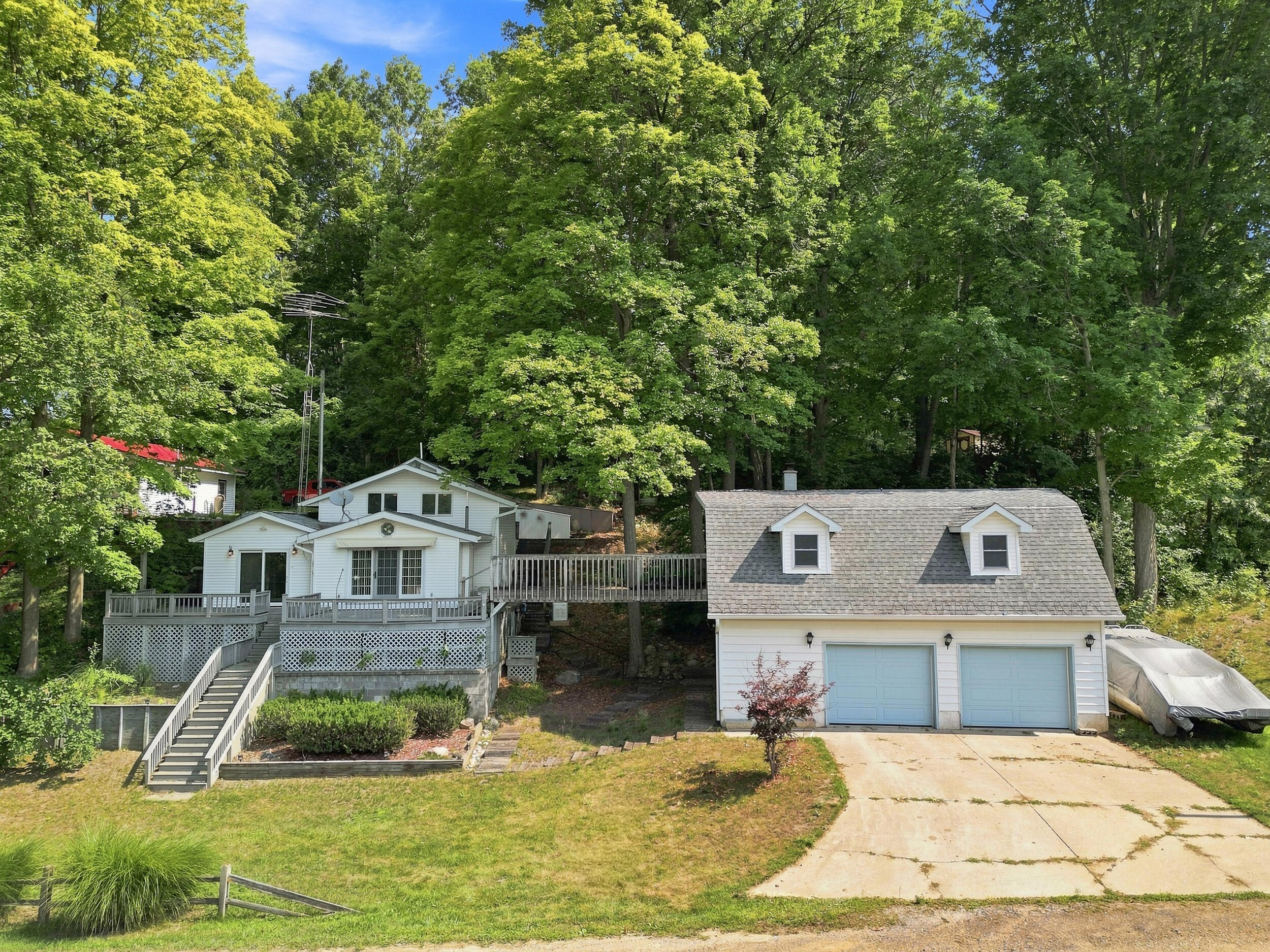 18934 Hillview Boulevard Property Photo 1