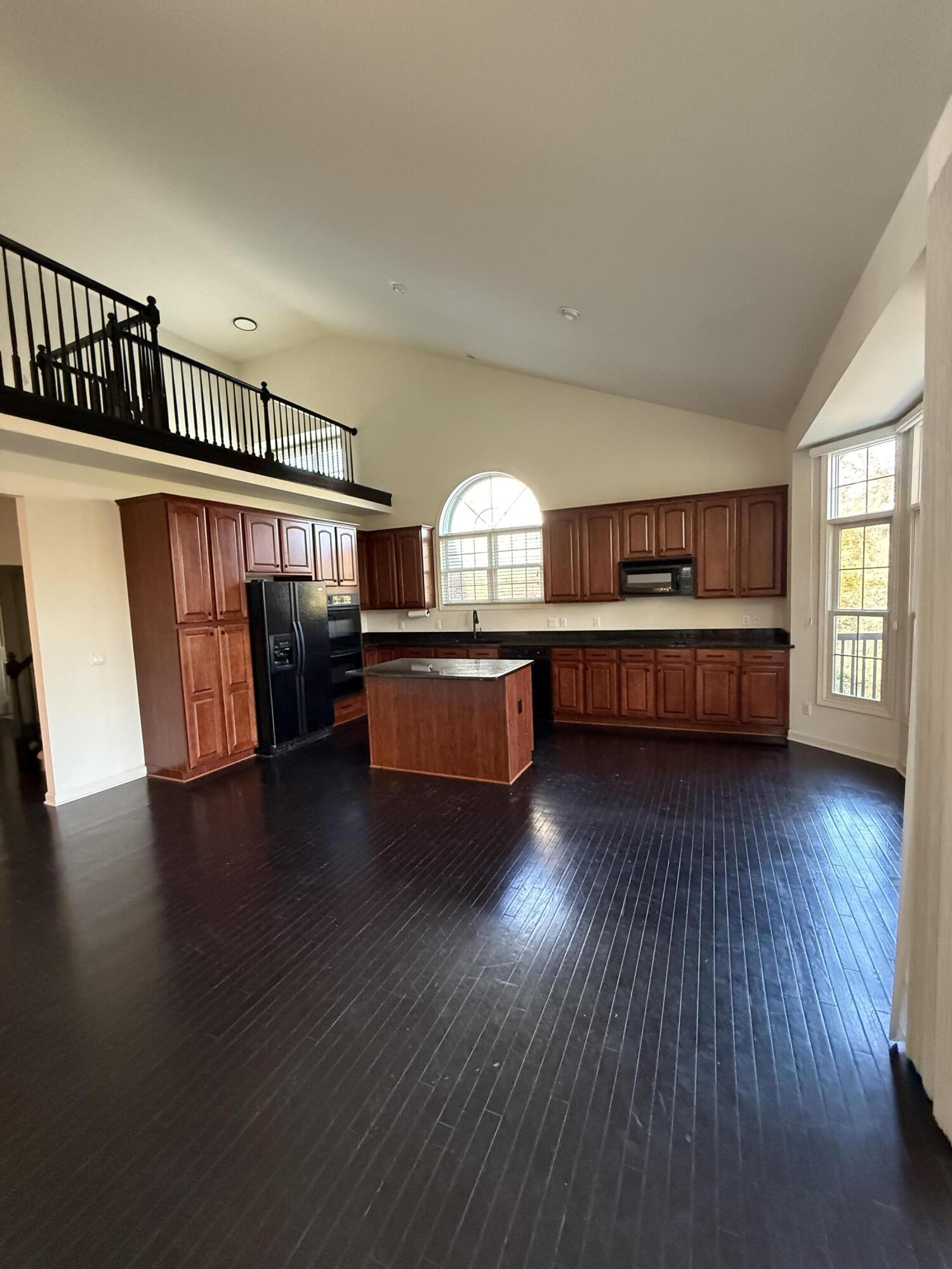 18145 Shoreline Court Property Photo 9