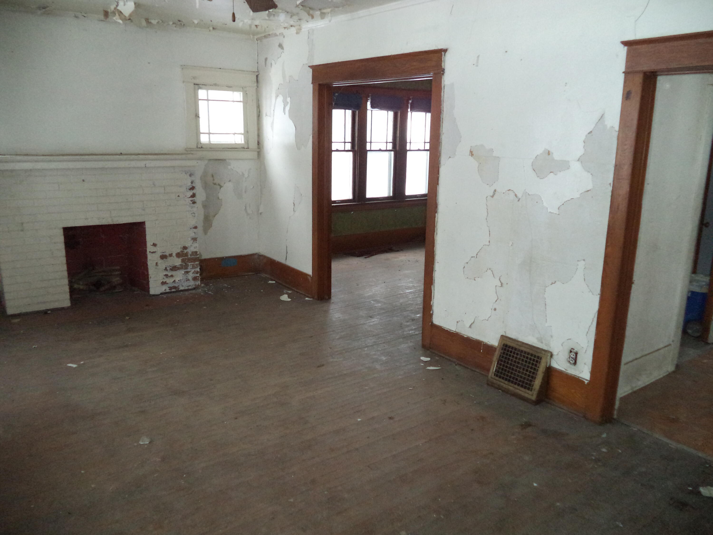 841 E 8th Street Property Photo 2