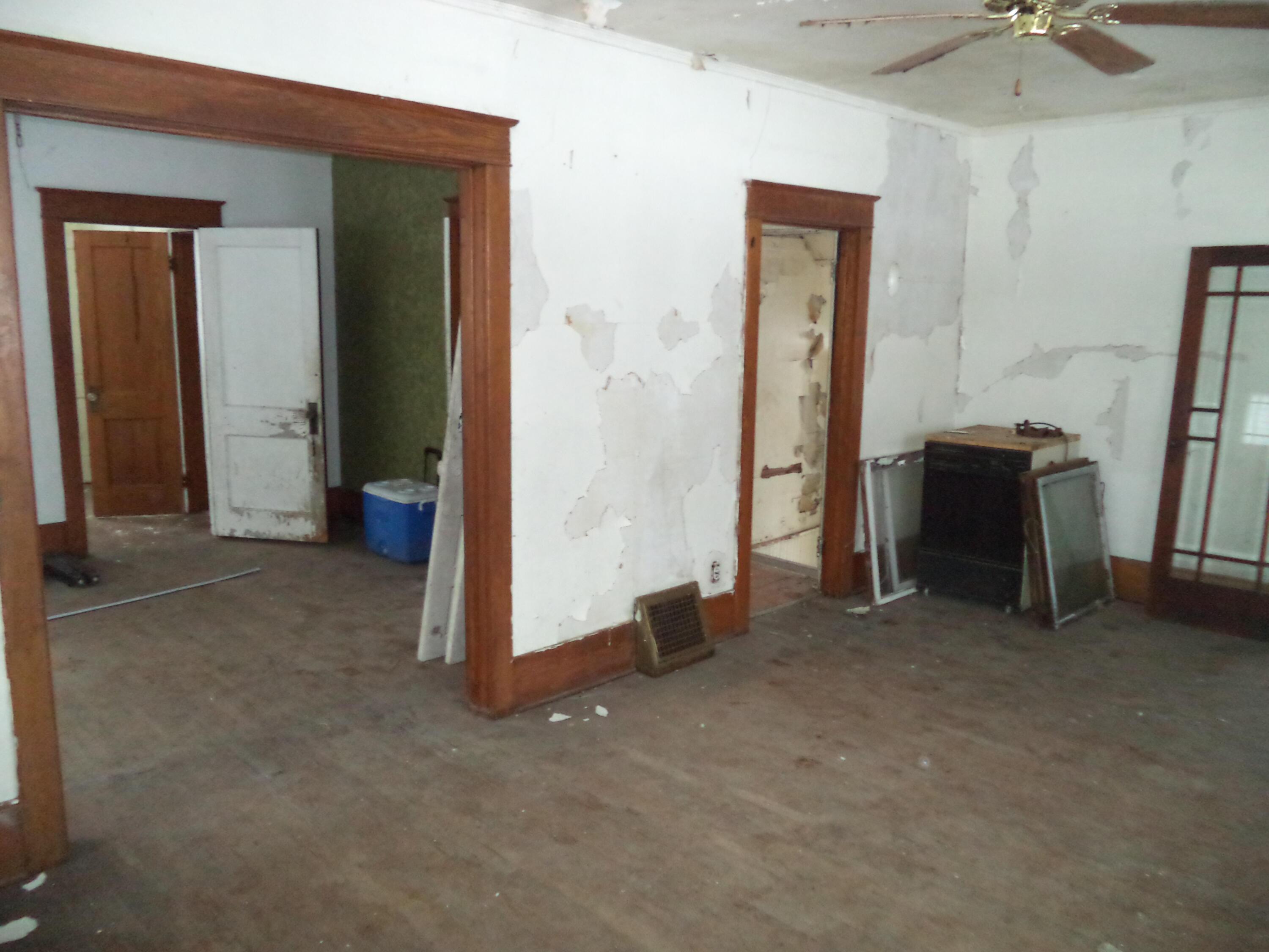 841 E 8th Street Property Photo 4
