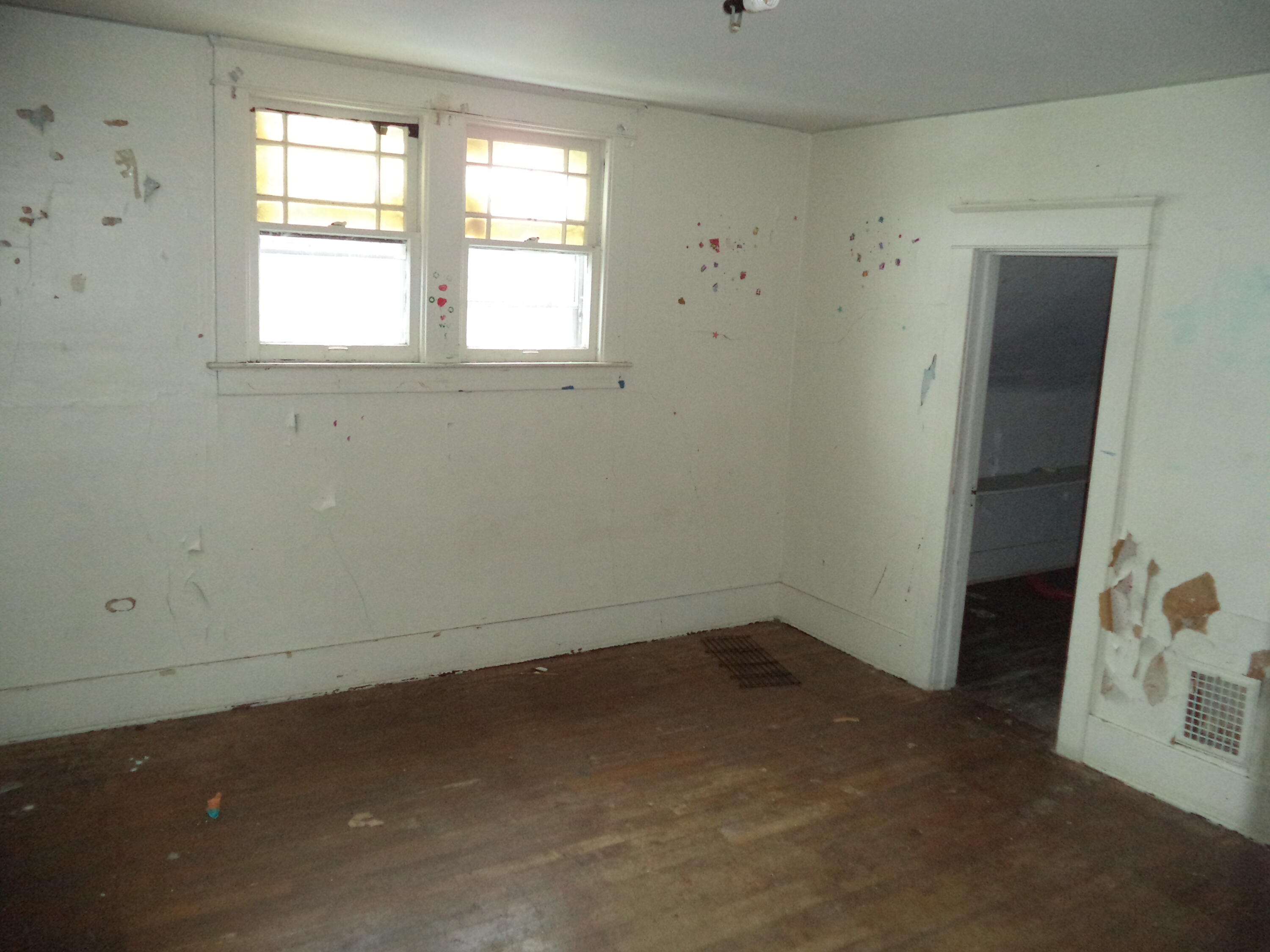 841 E 8th Street Property Photo 10