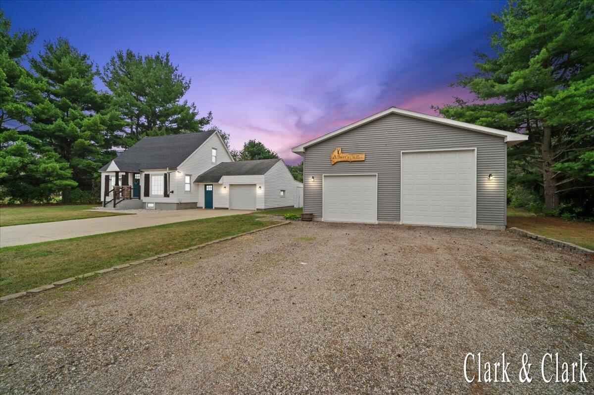 2016 E Croton Drive Property Photo 1