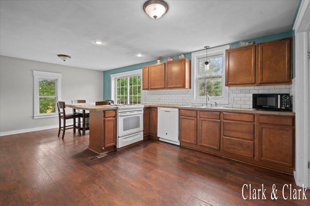2016 E Croton Drive Property Photo 3