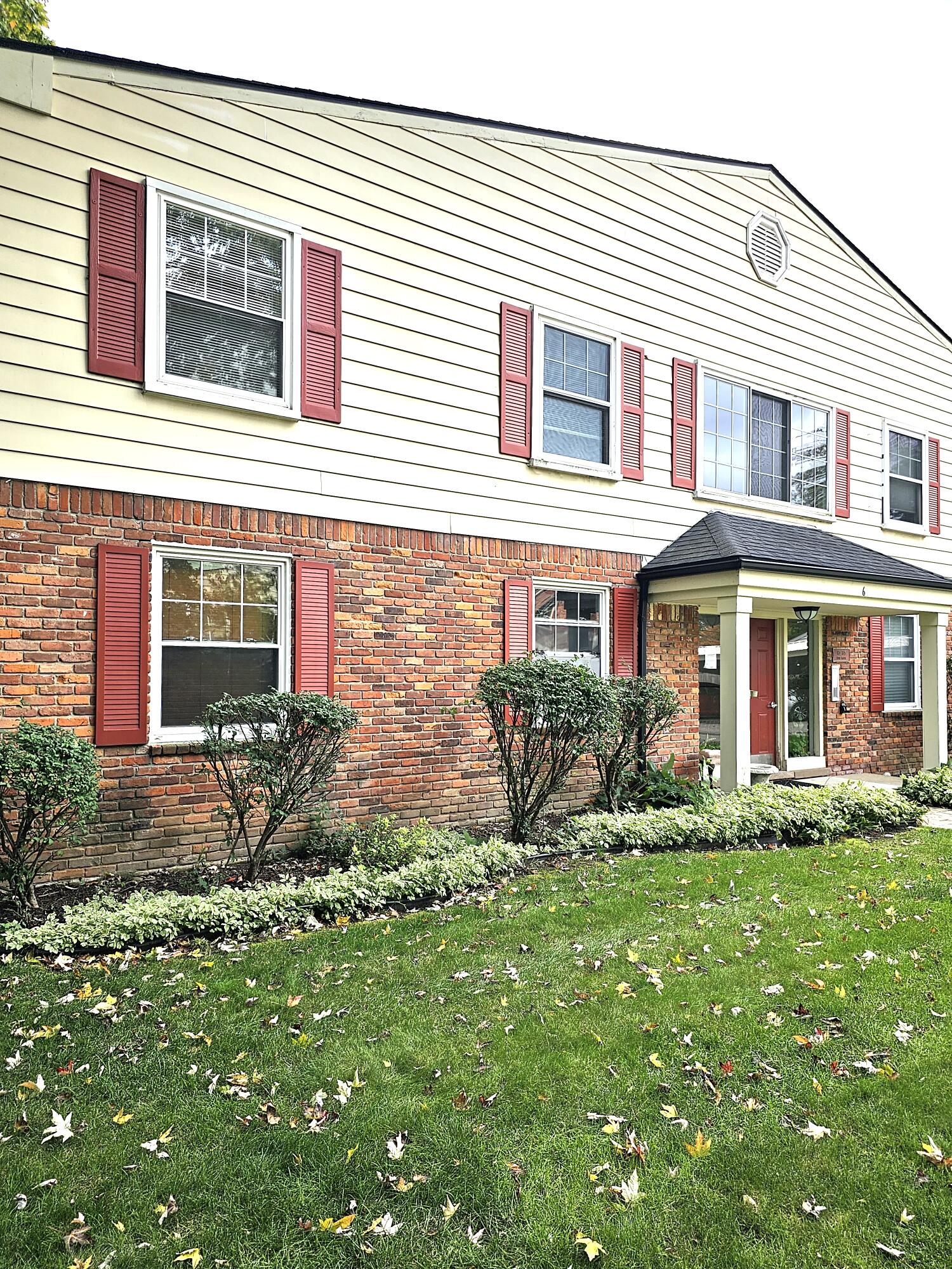 739 W Maple Road Property Photo 1