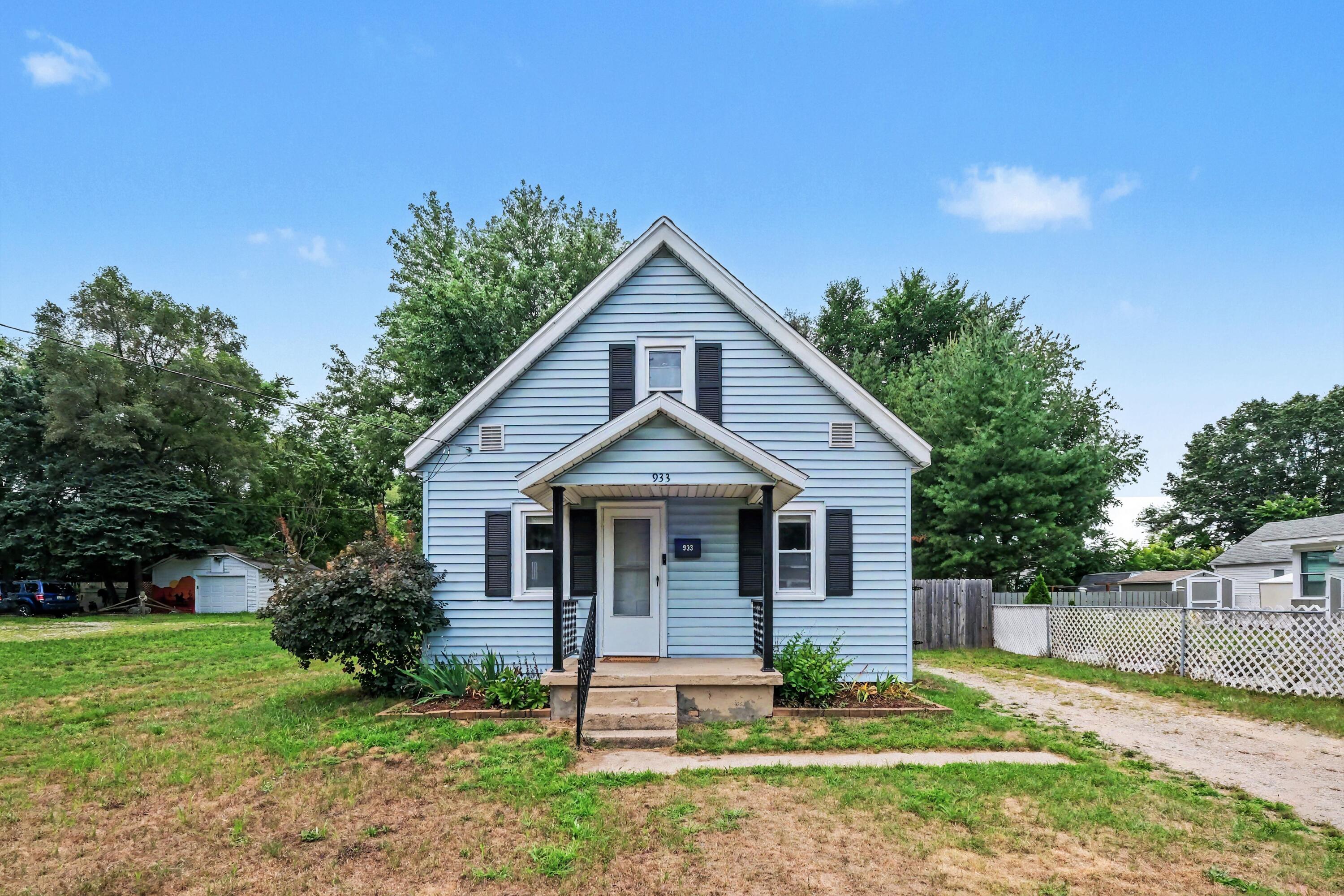 933 Benjamin Avenue Ne Property Photo 1