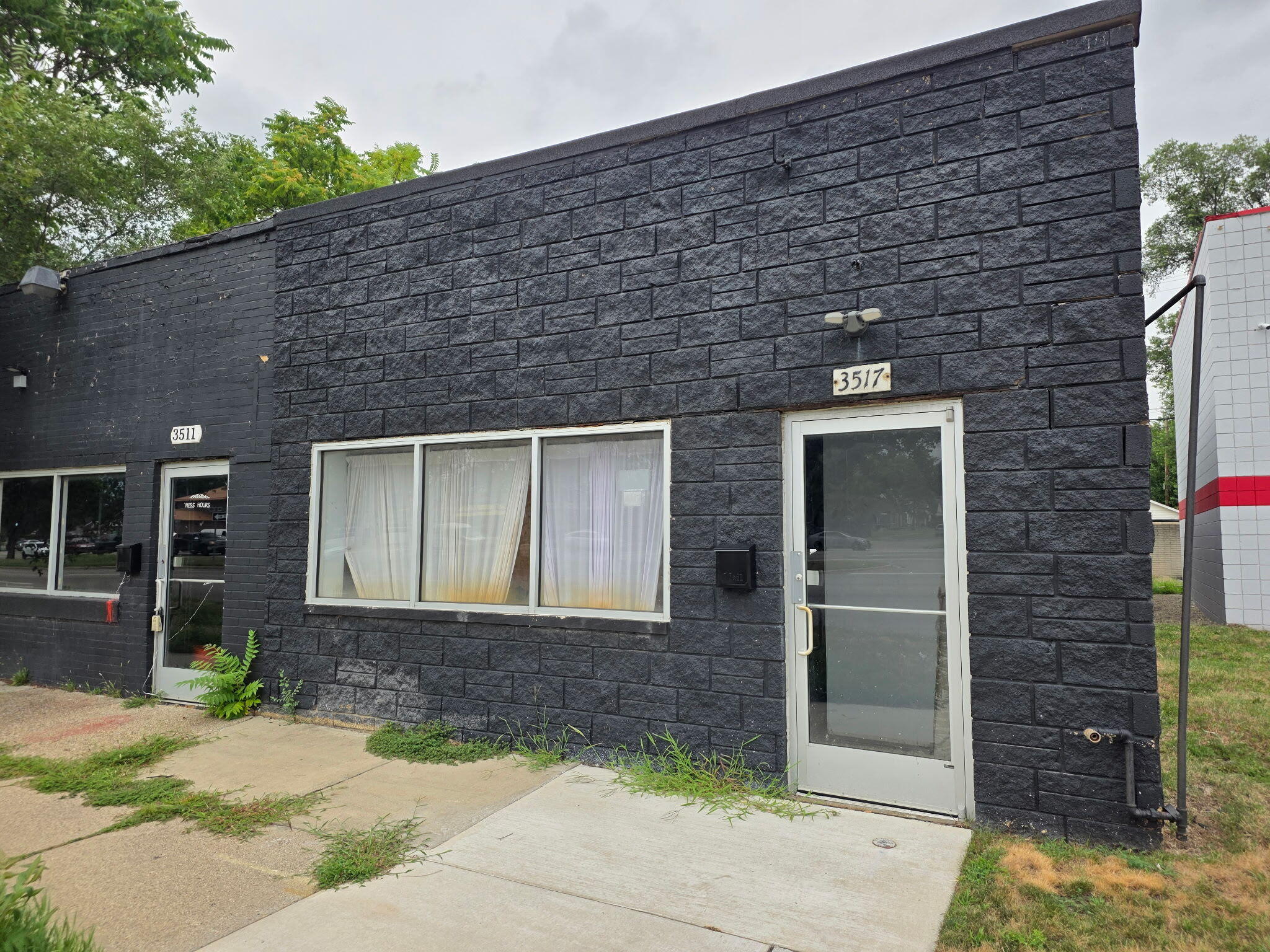 3517 E 8 Mile Road Property Photo 1