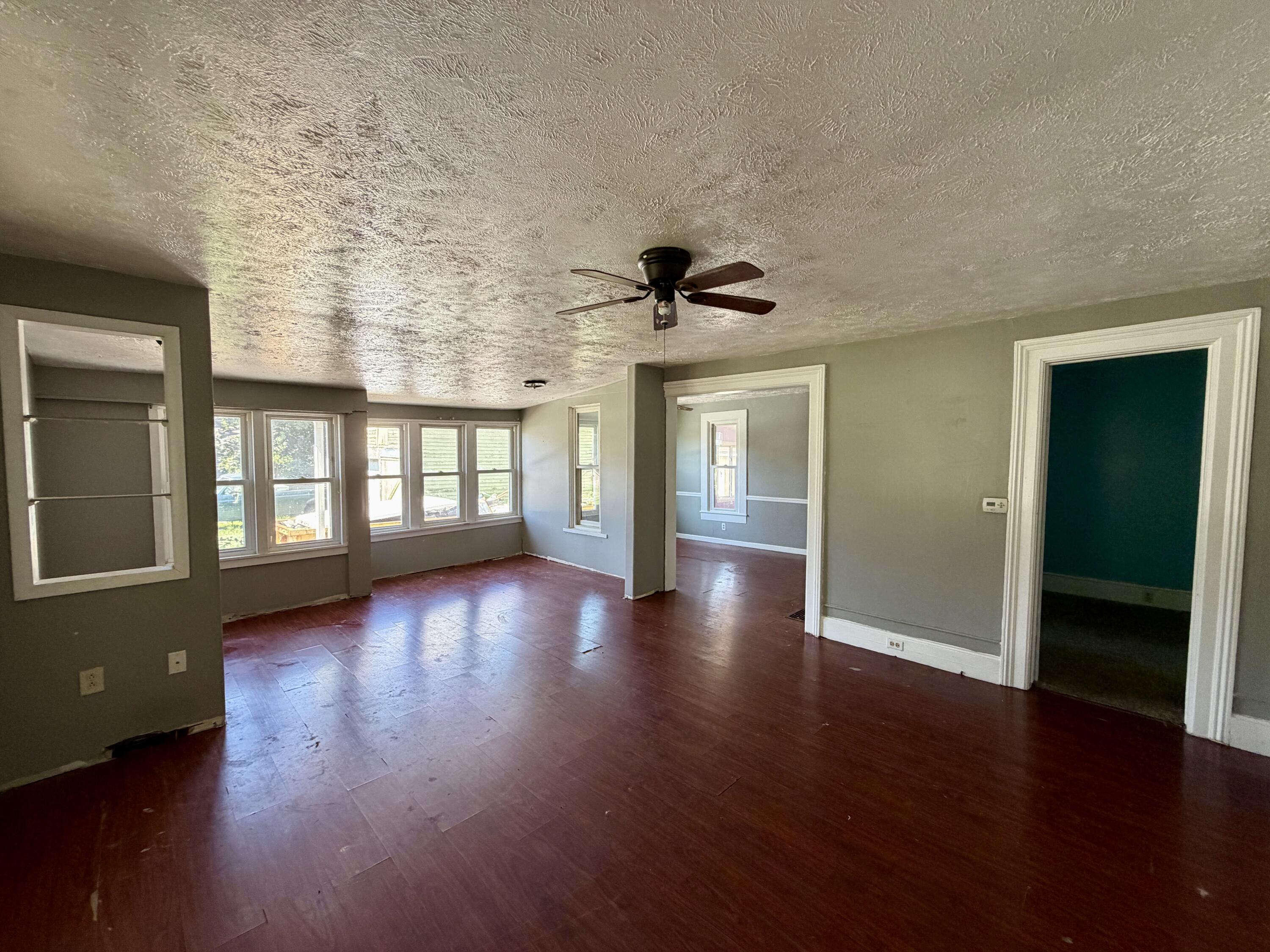 127 E Mill Street Property Photo 7