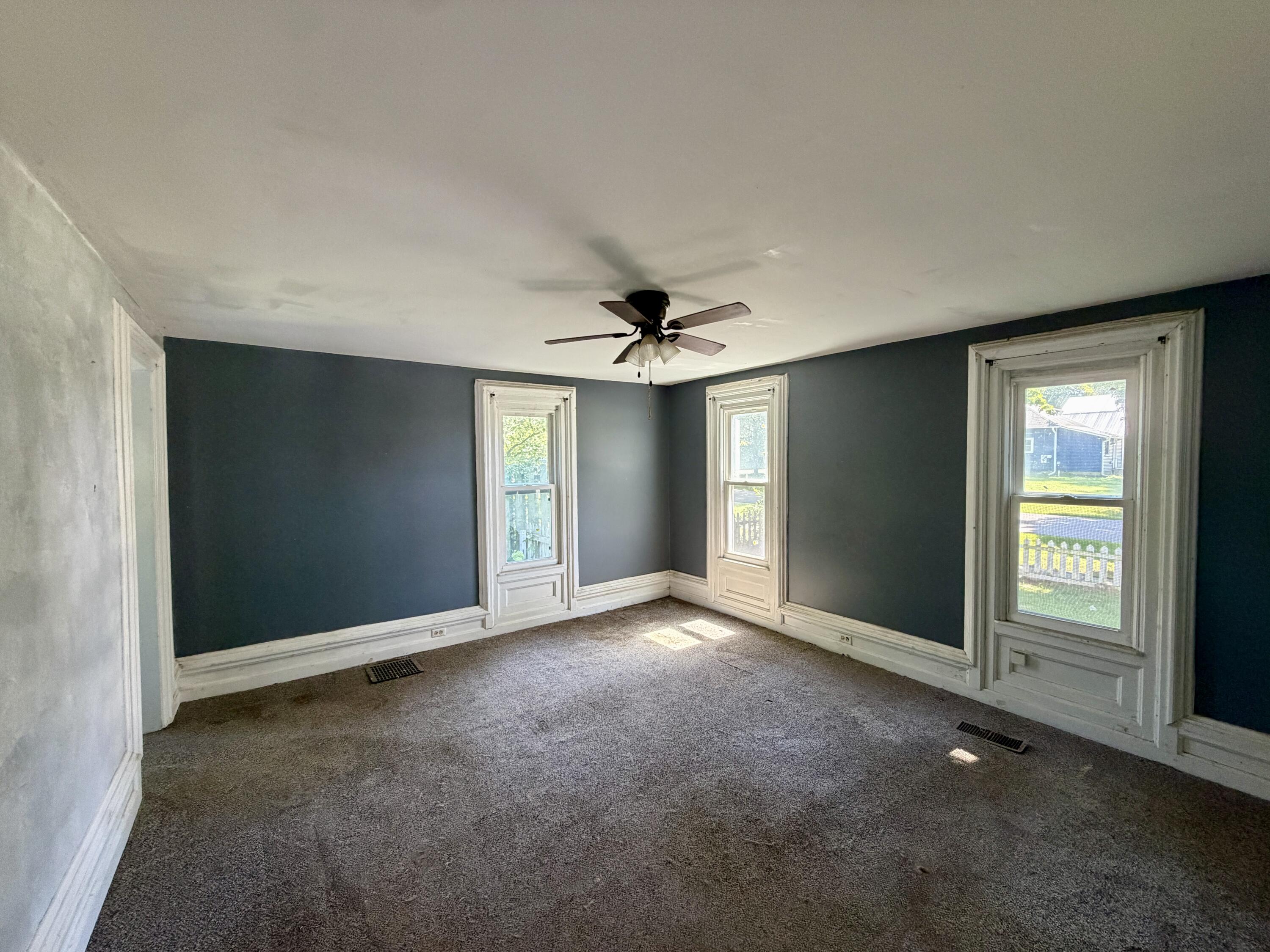 127 E Mill Street Property Photo 8