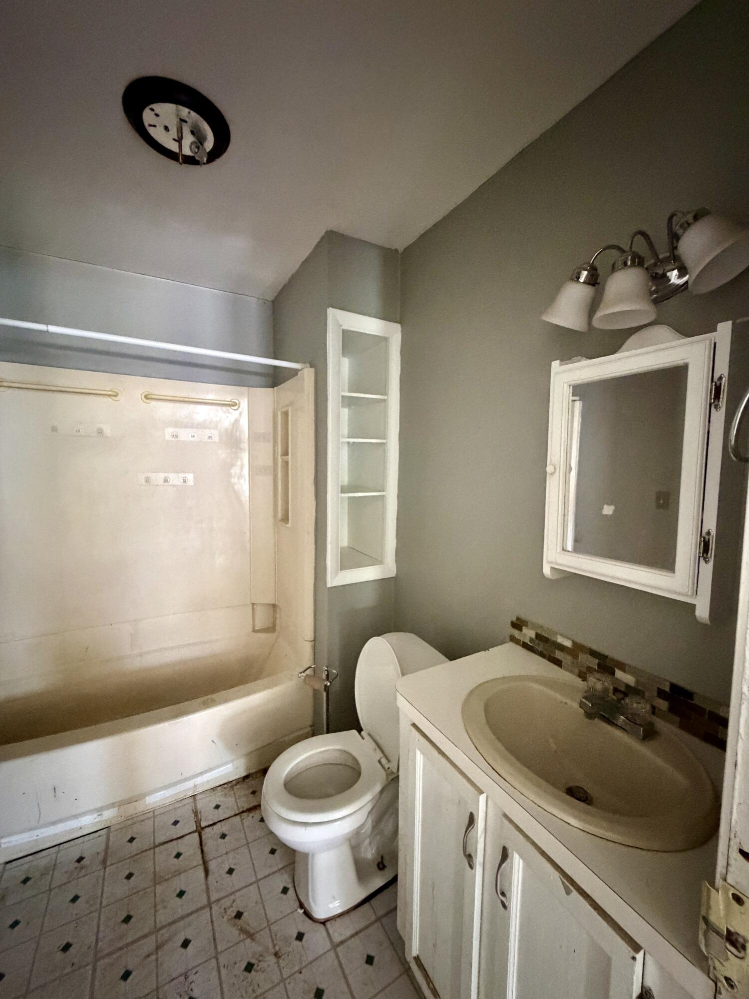 127 E Mill Street Property Photo 11