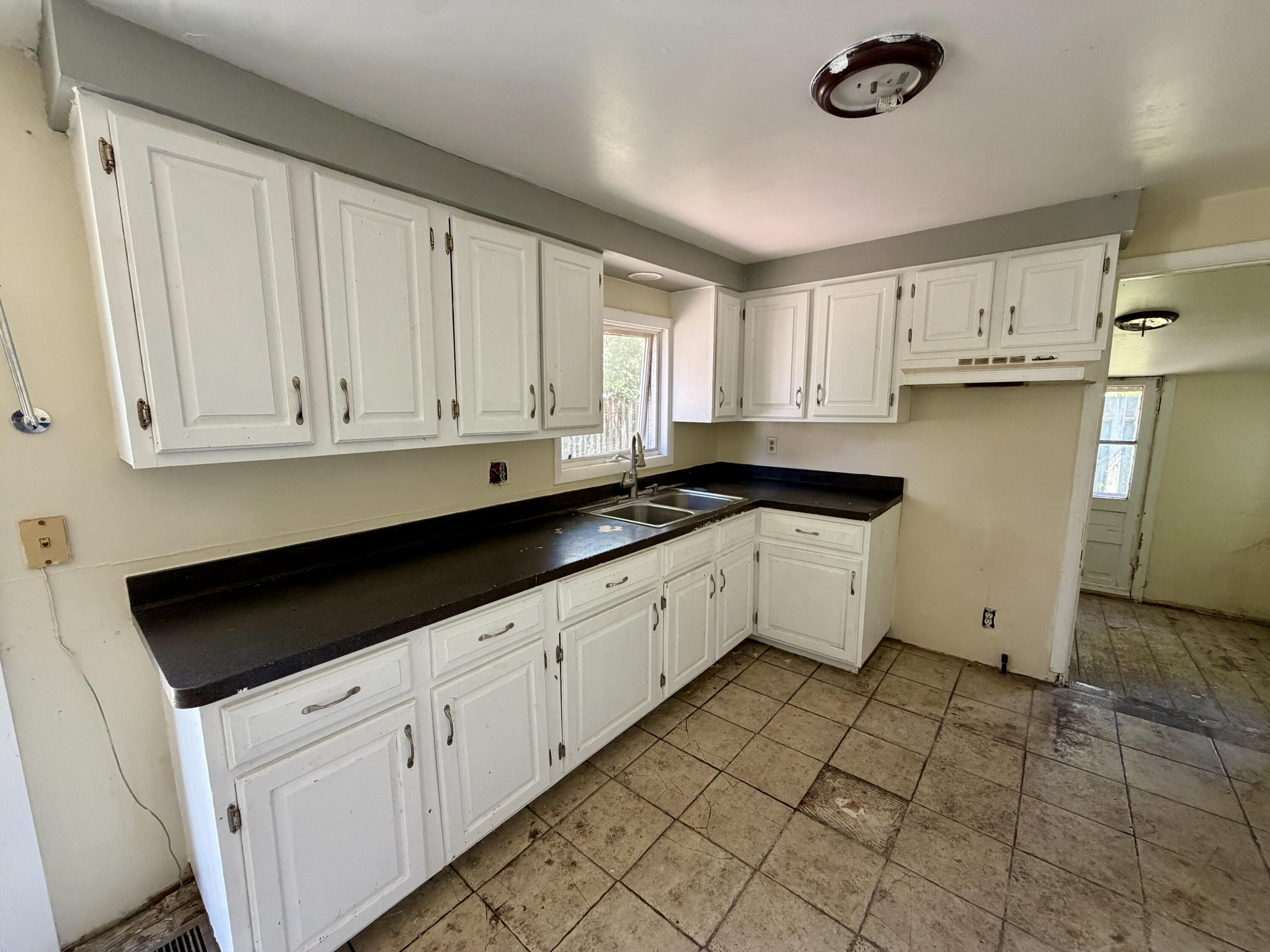 127 E Mill Street Property Photo 15