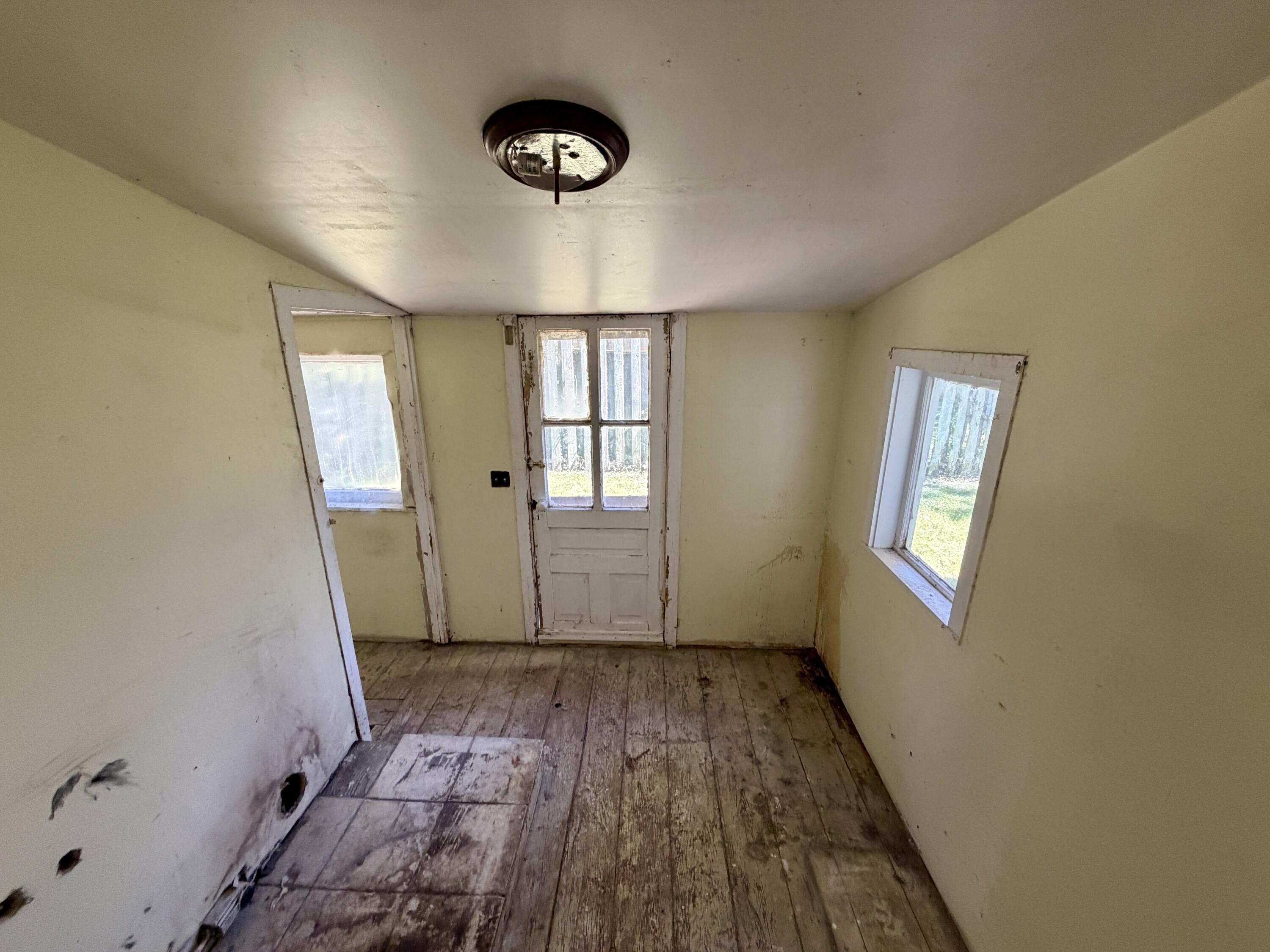 127 E Mill Street Property Photo 16