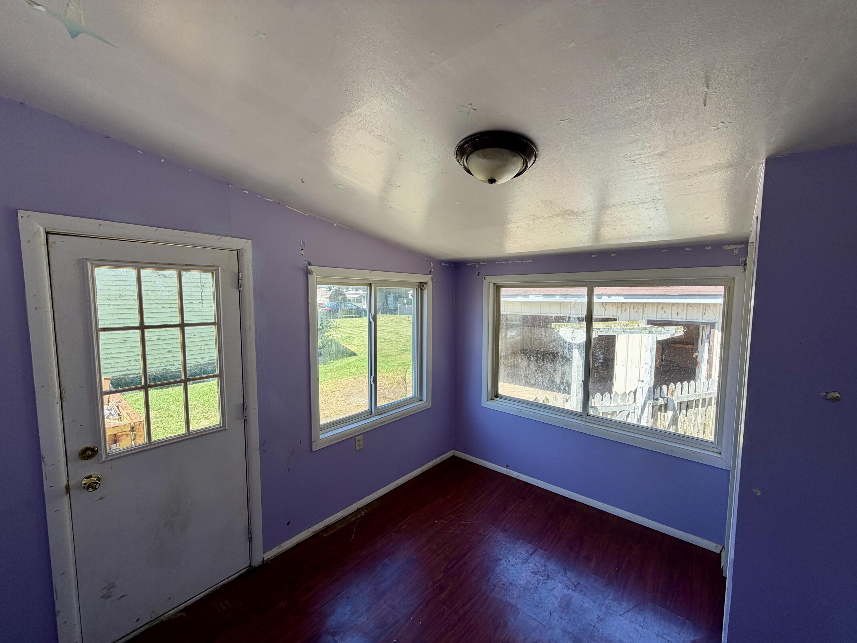 127 E Mill Street Property Photo 17