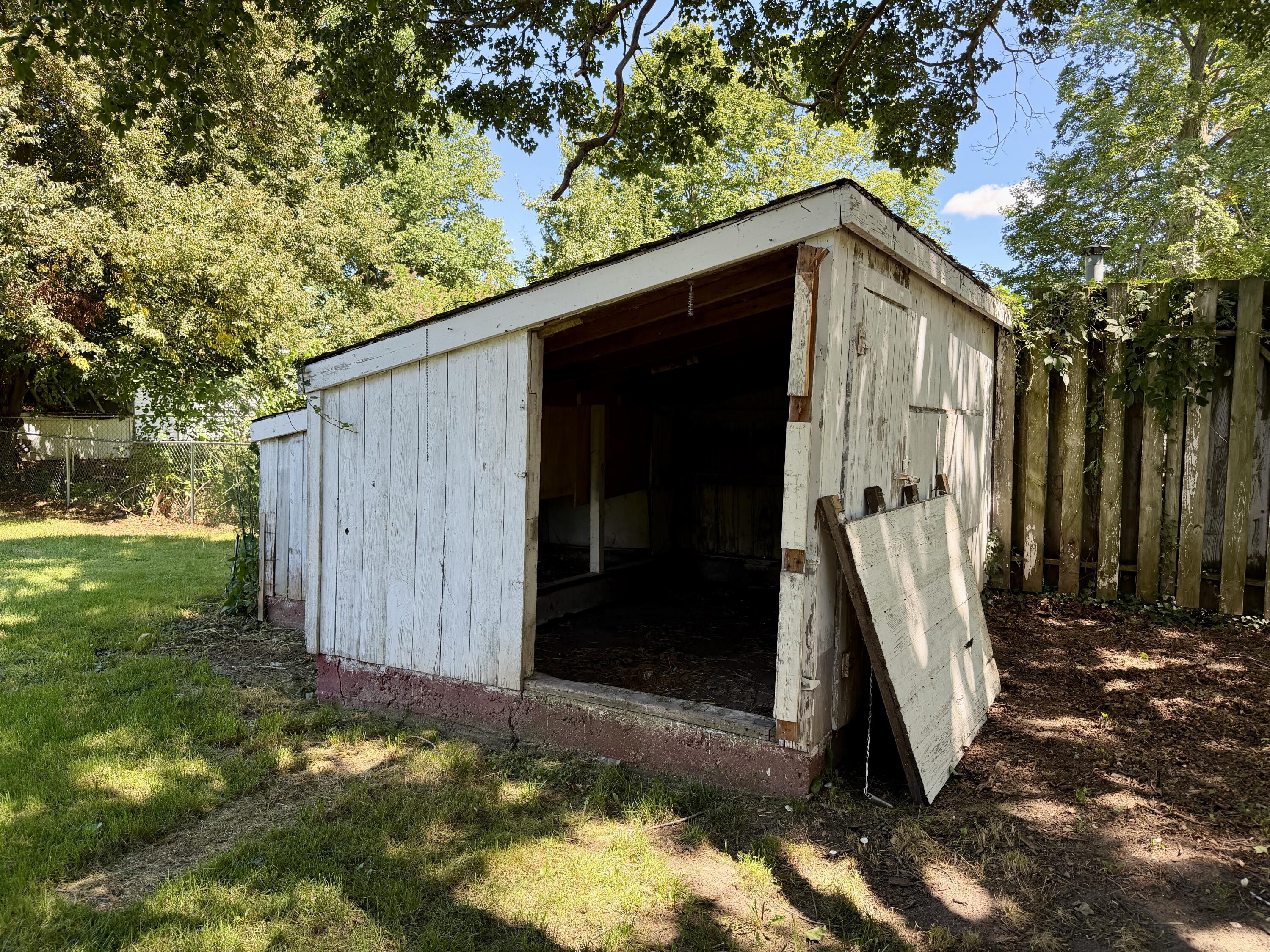 127 E Mill Street Property Photo 22