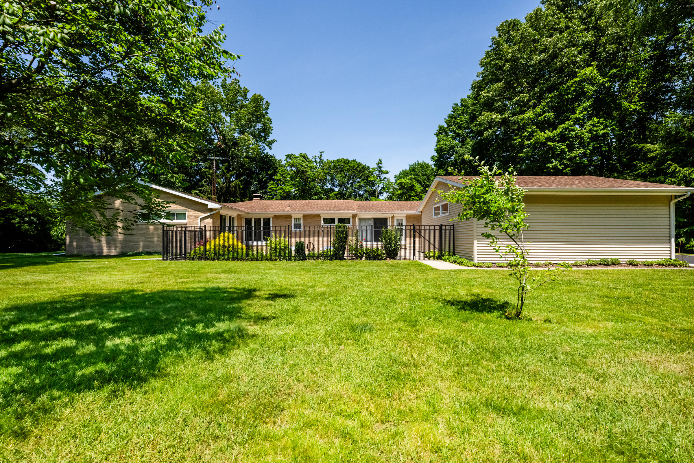 1595 Alex Path Property Photo 1