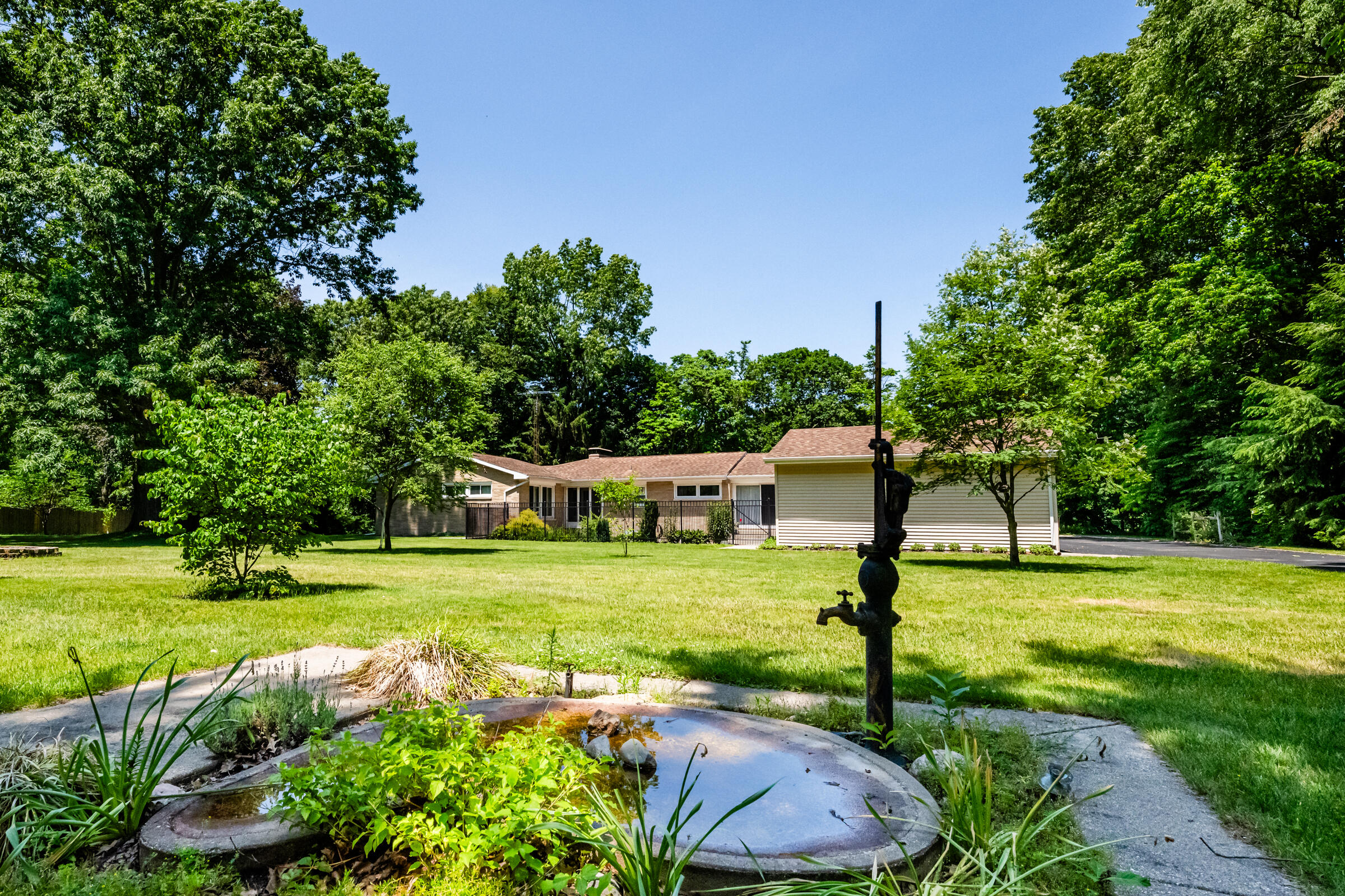 1595 Alex Path Property Photo 2