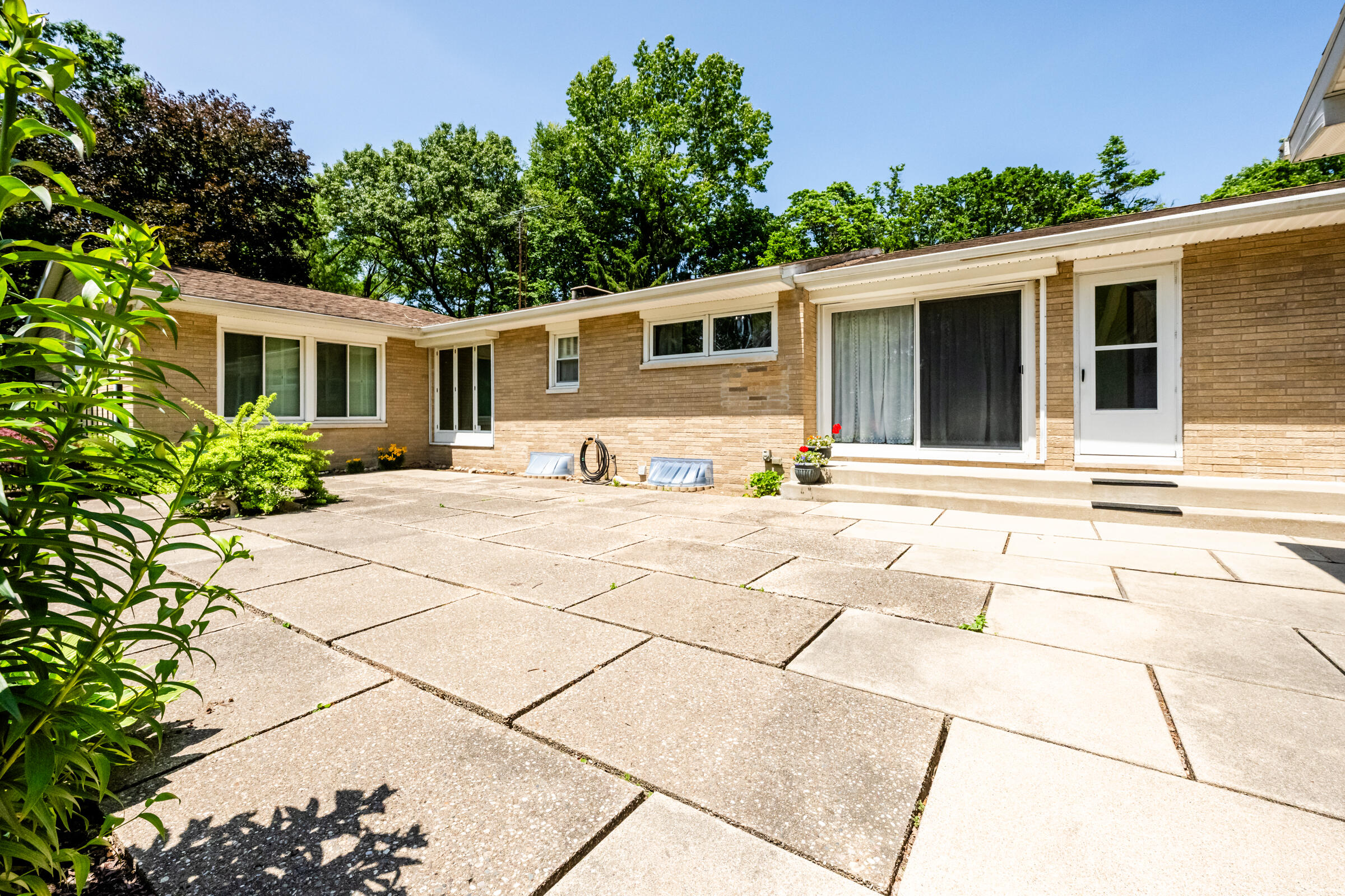 1595 Alex Path Property Photo 4